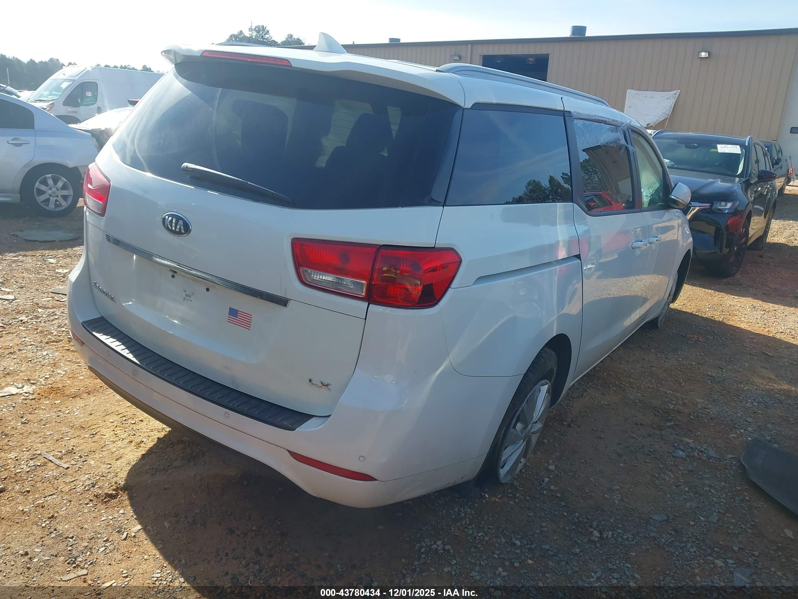 KIA SEDONA image 4