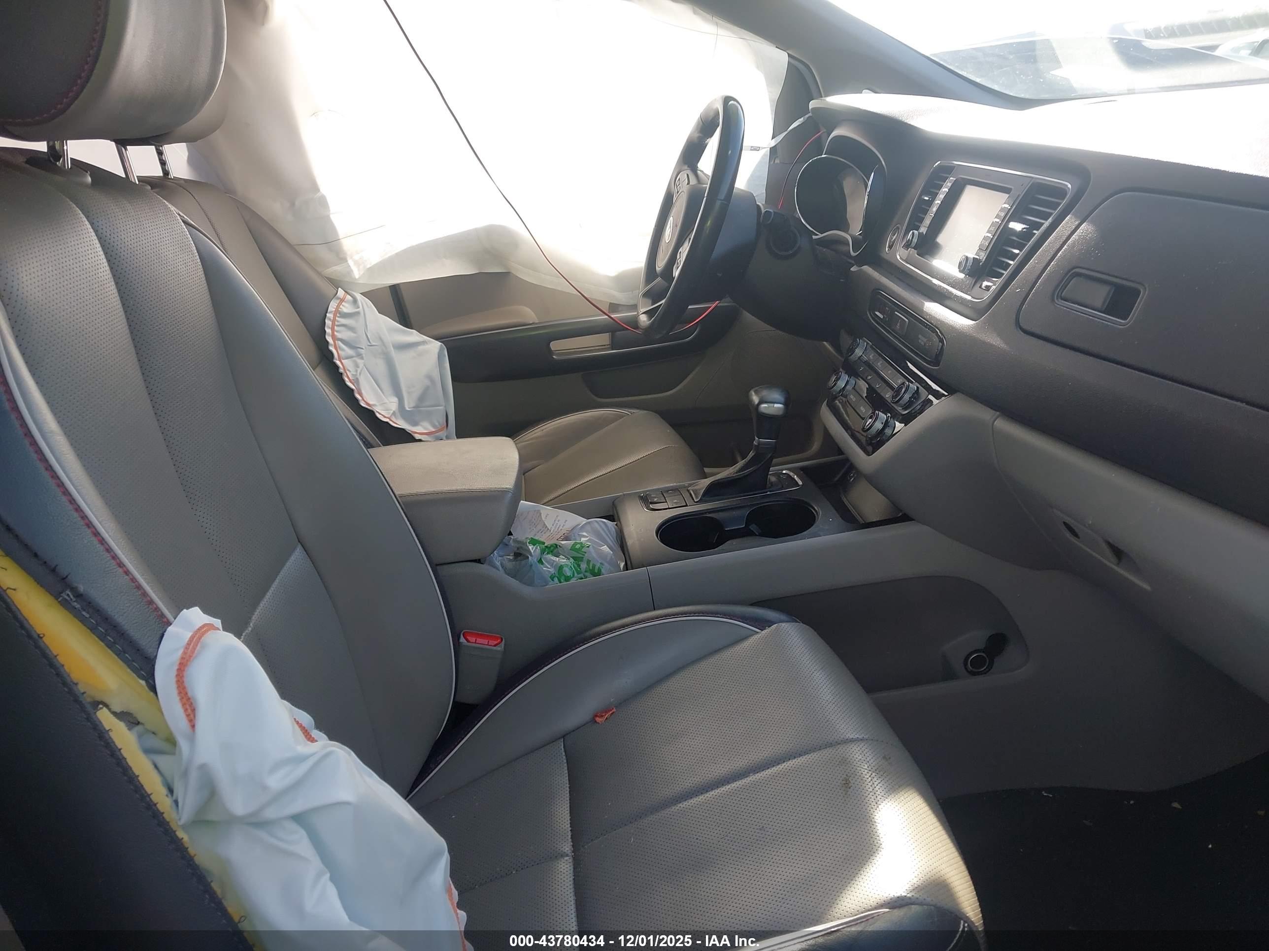 KIA SEDONA image 5