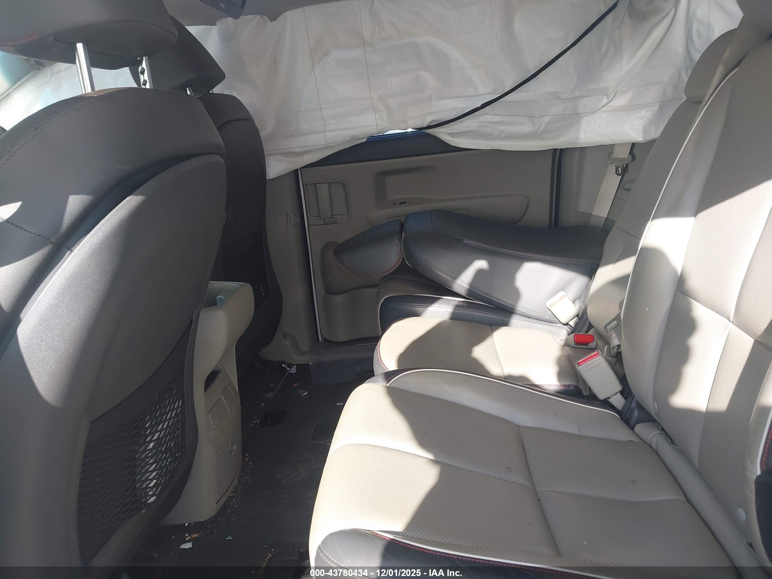 KIA SEDONA image 8