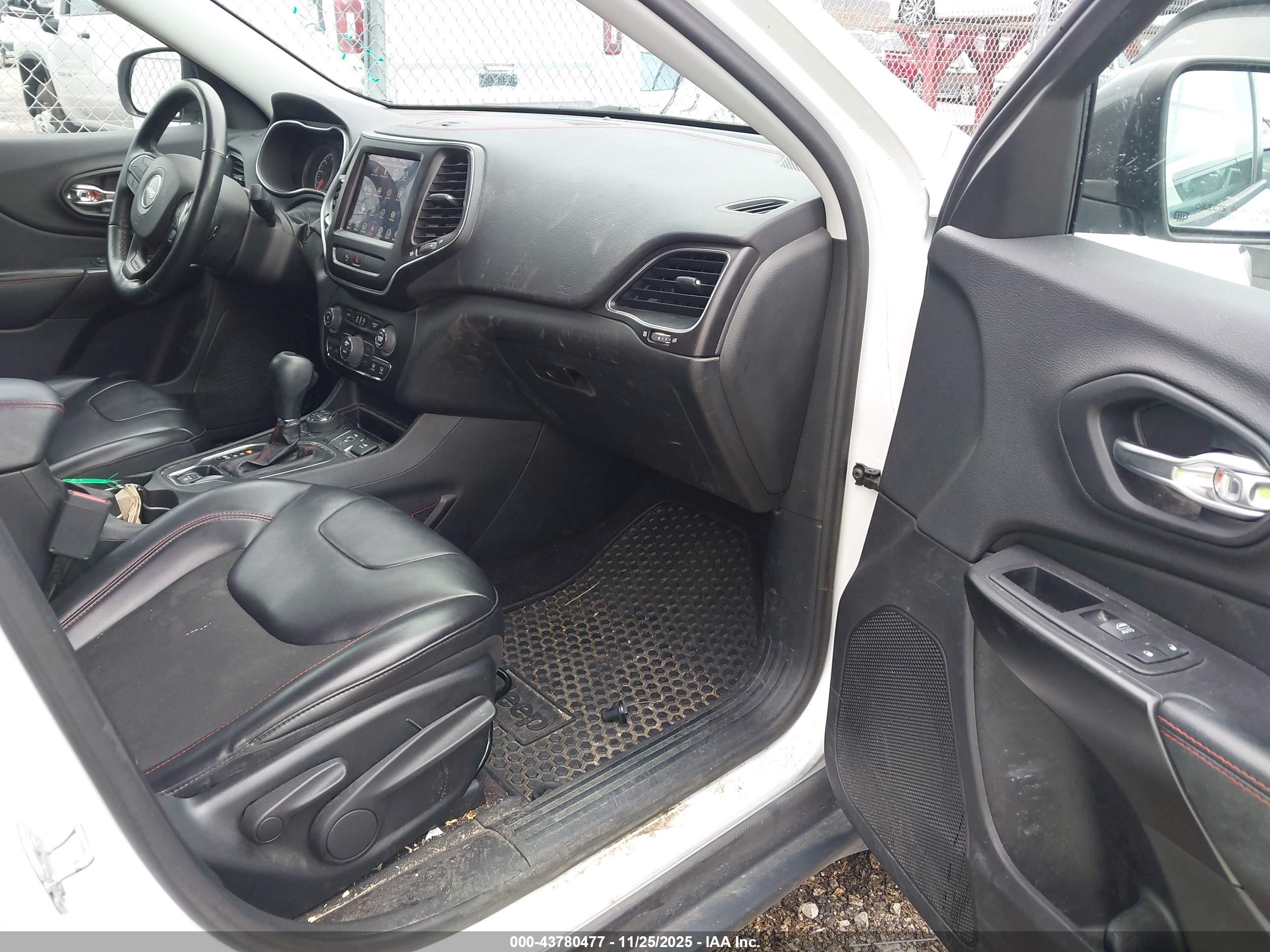 JEEP CHEROKEE image 5