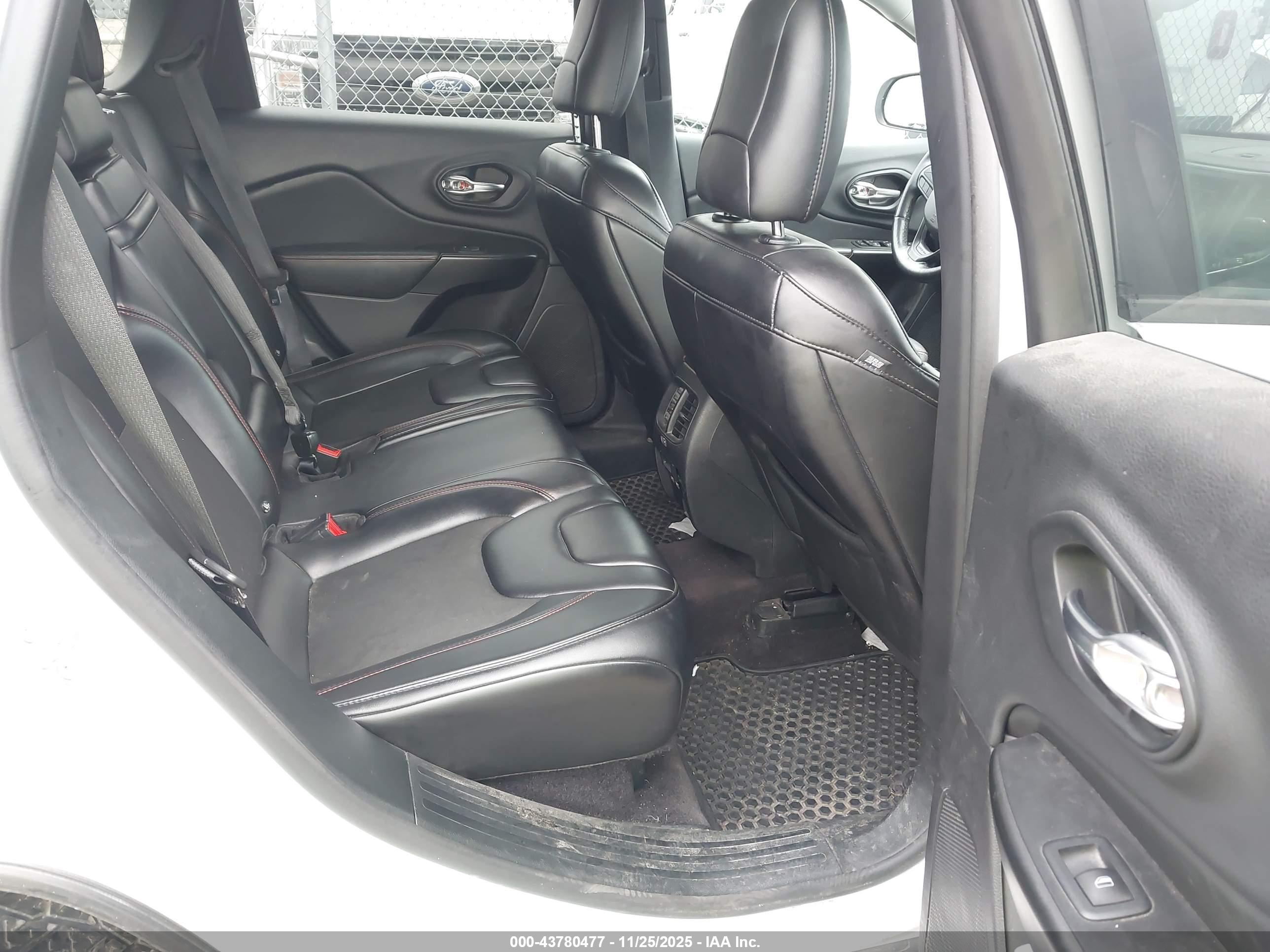 JEEP CHEROKEE image 8