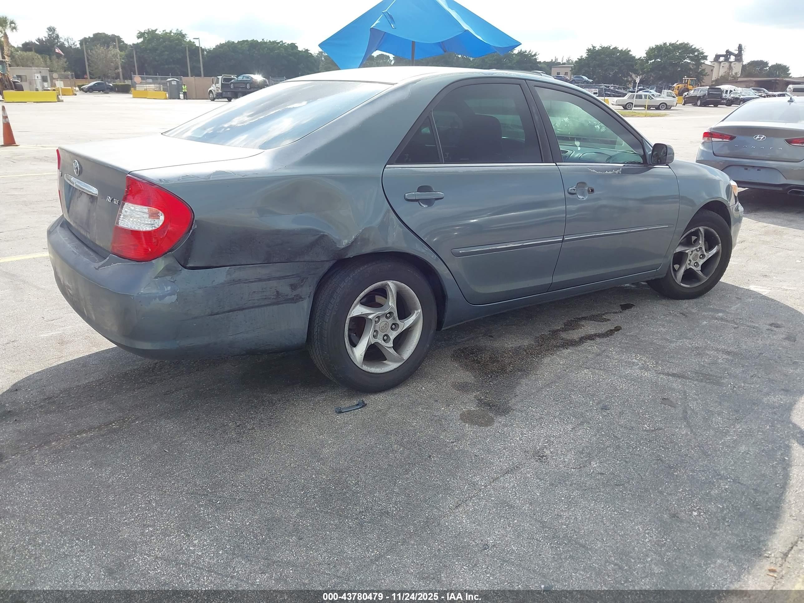 TOYOTA CAMRY image 4