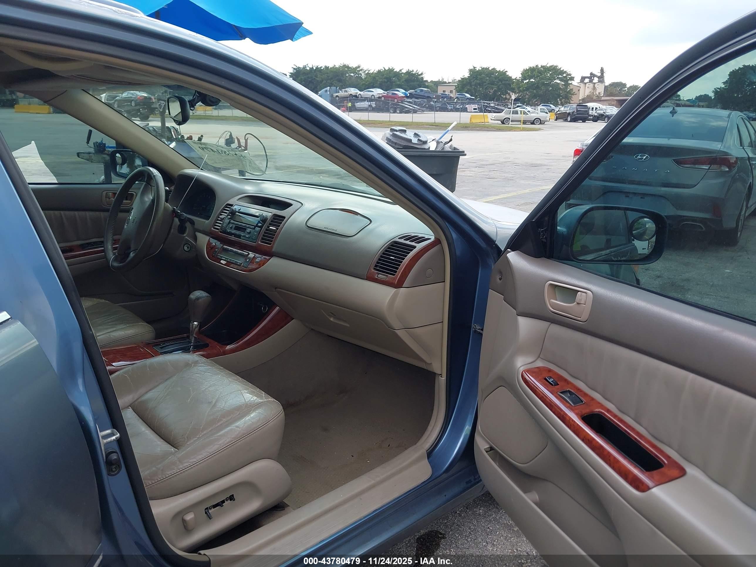 TOYOTA CAMRY image 5