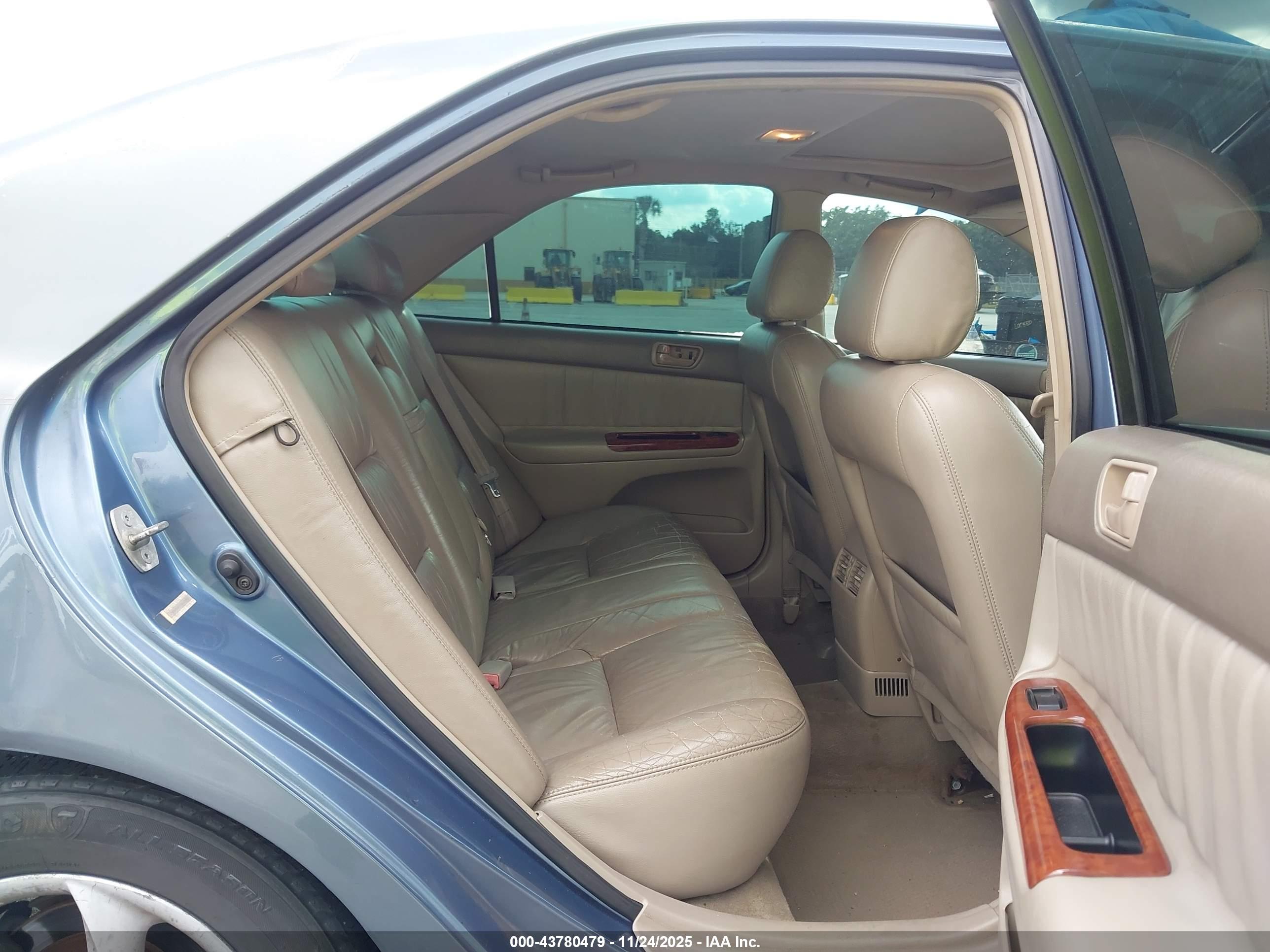 TOYOTA CAMRY image 8