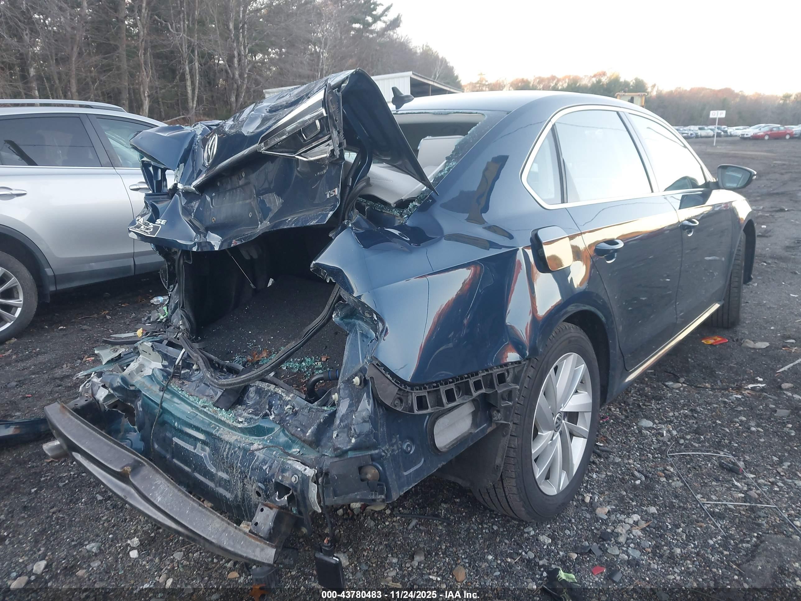 VOLKSWAGEN PASSAT image 4