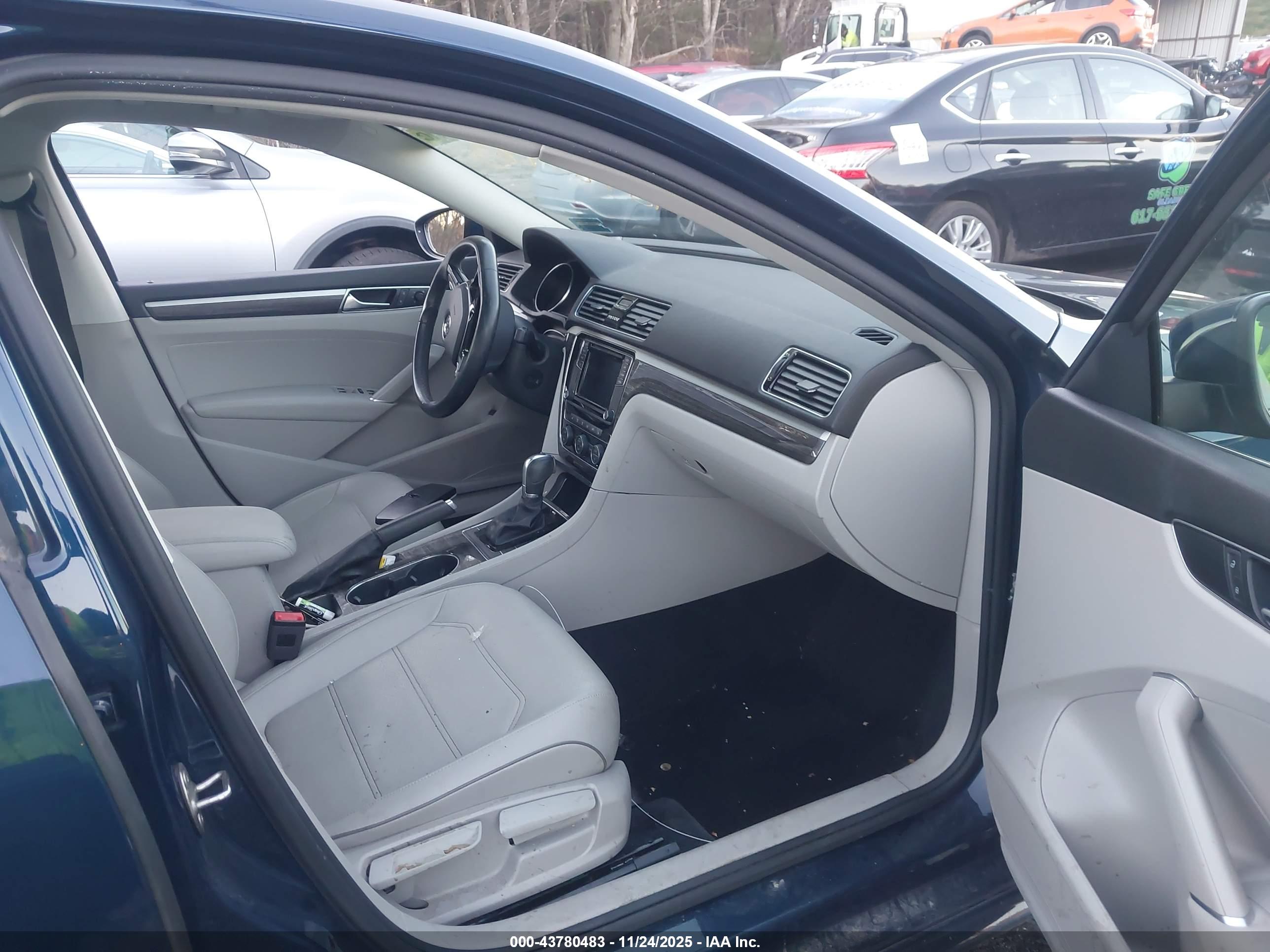 VOLKSWAGEN PASSAT image 5