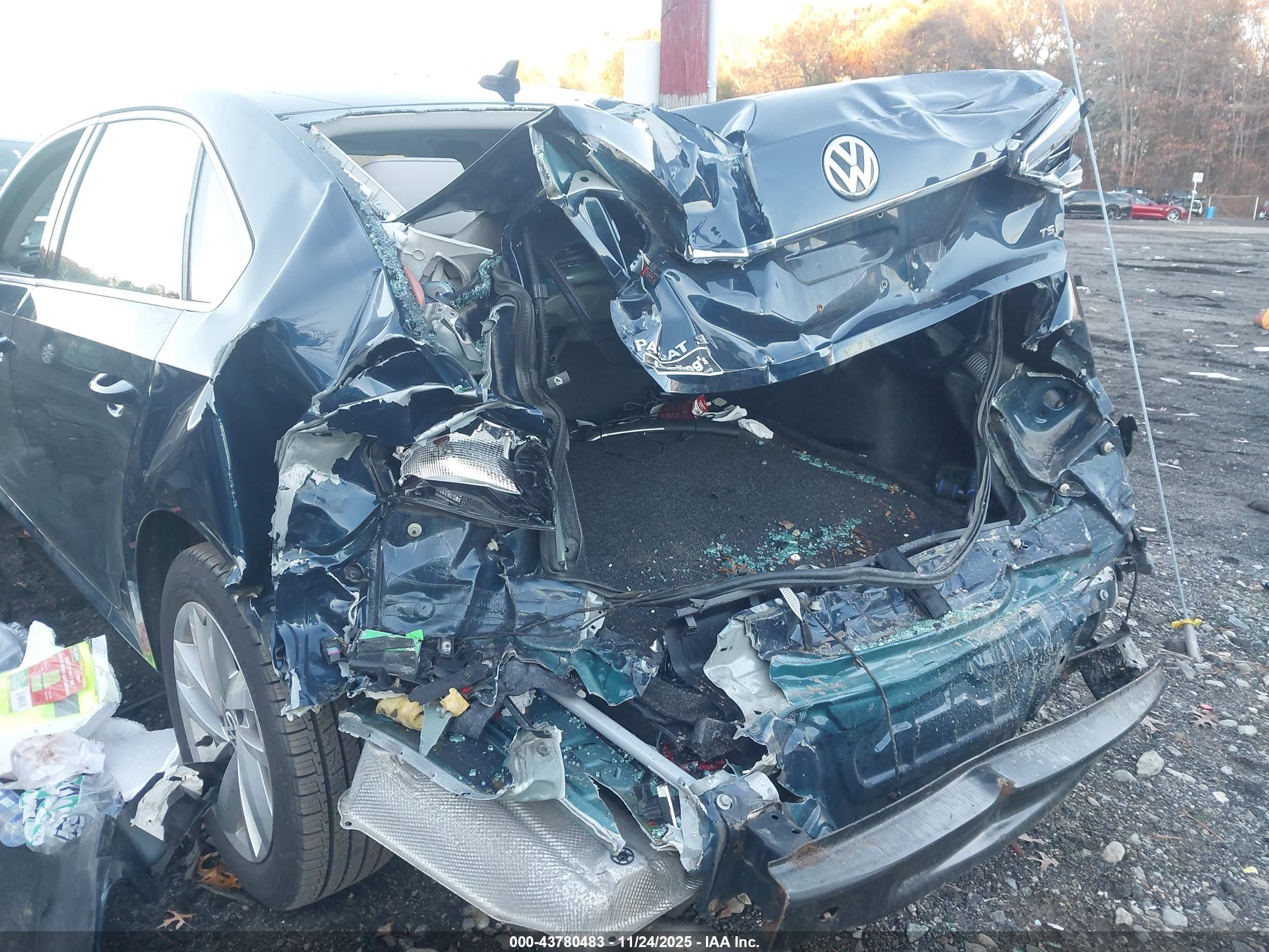 VOLKSWAGEN PASSAT image 6
