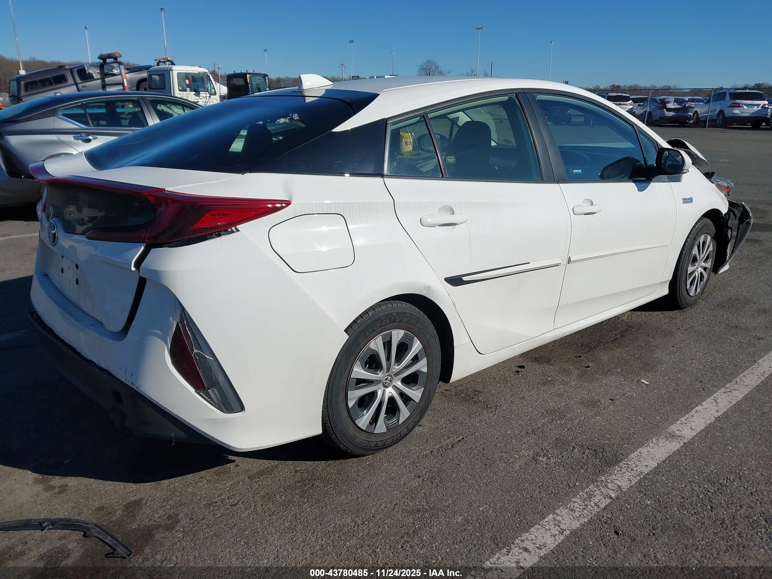 TOYOTA PRIUS image 4