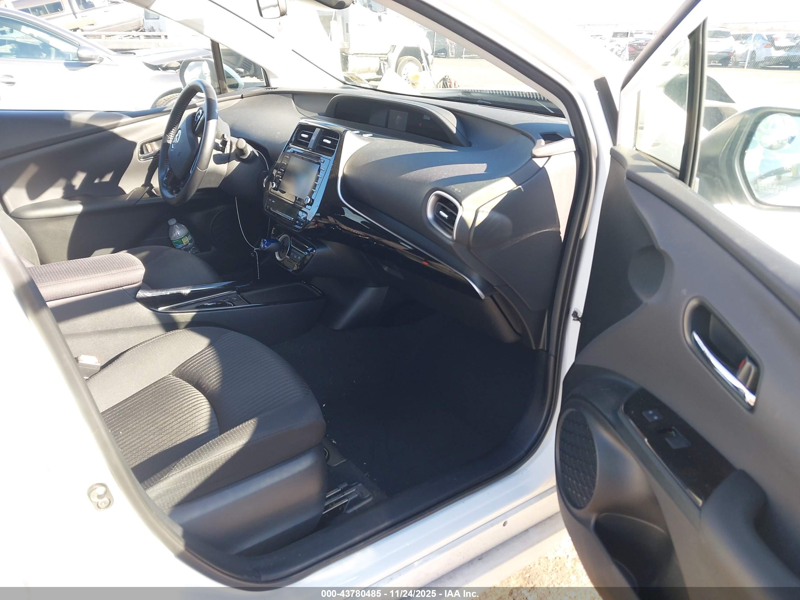 TOYOTA PRIUS image 5