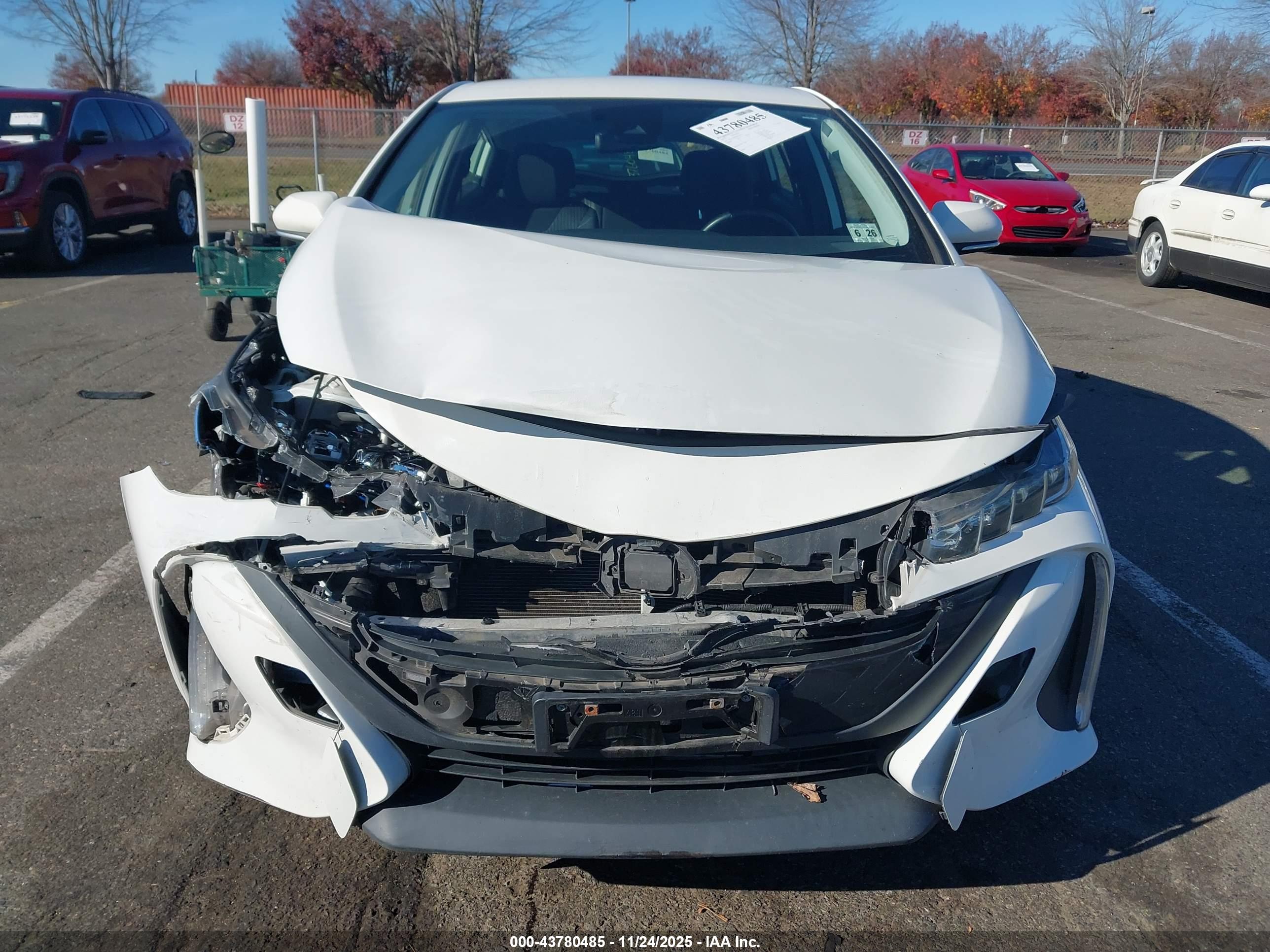 TOYOTA PRIUS image 6