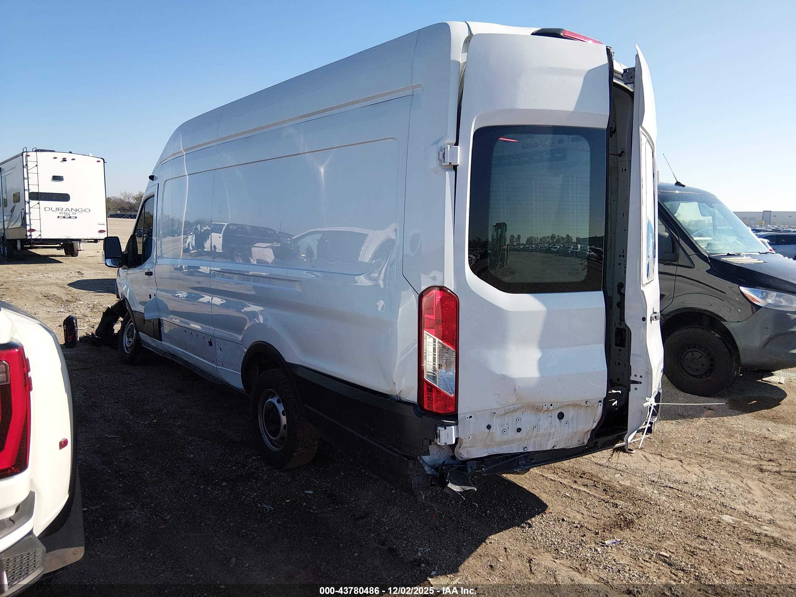FORD TRANSIT-250 image 3