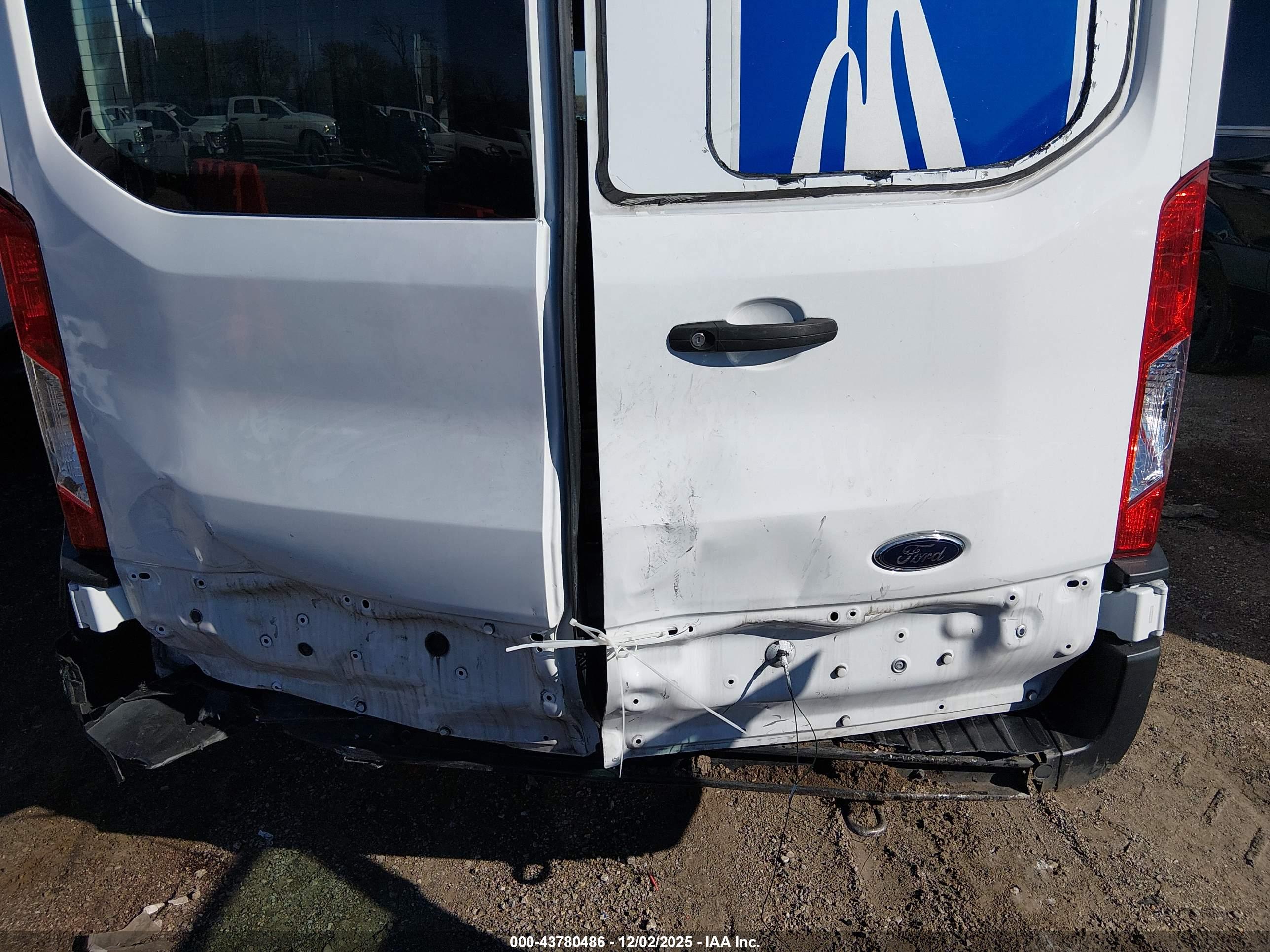 FORD TRANSIT-250 image 6