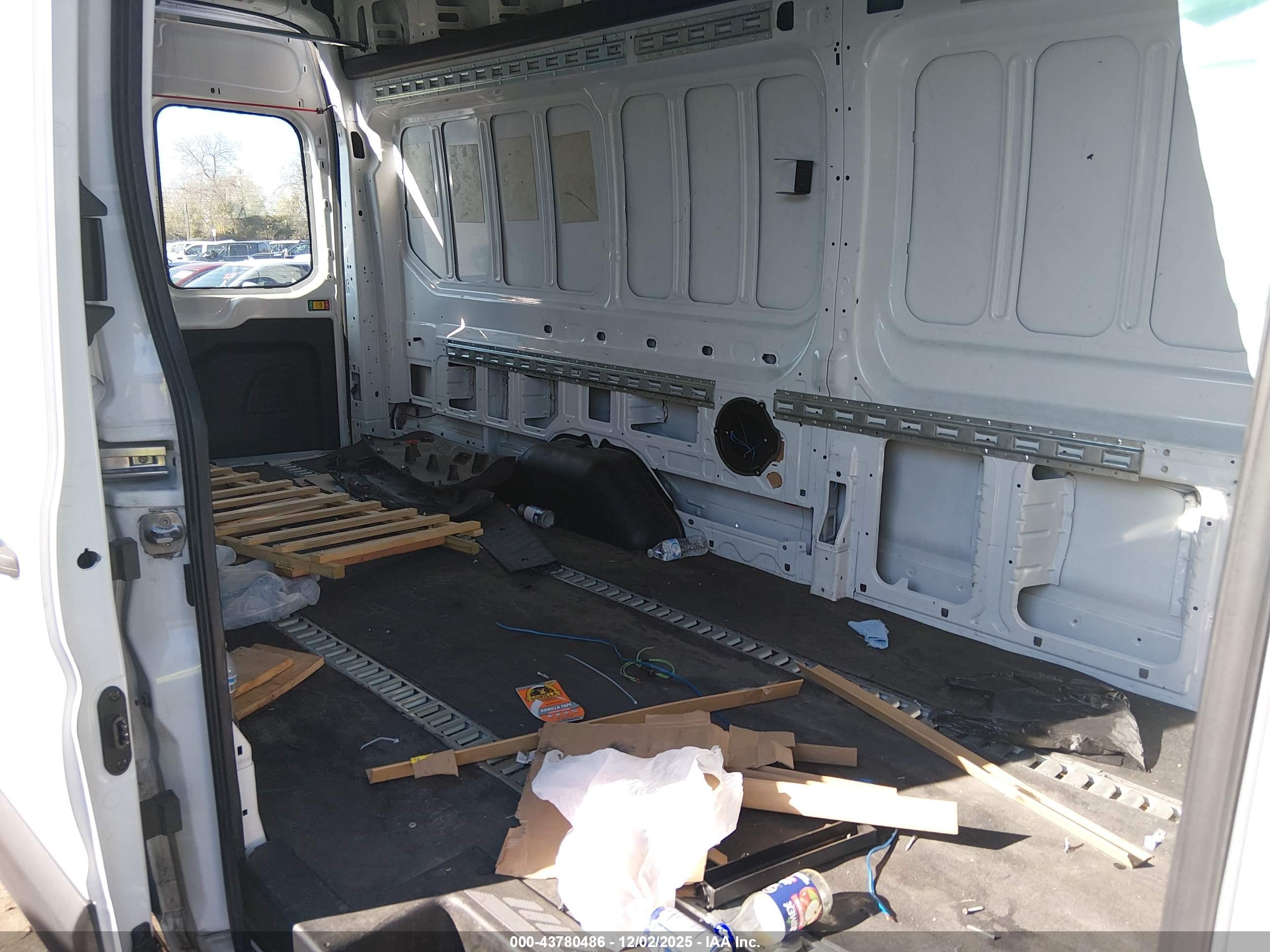 FORD TRANSIT-250 image 8