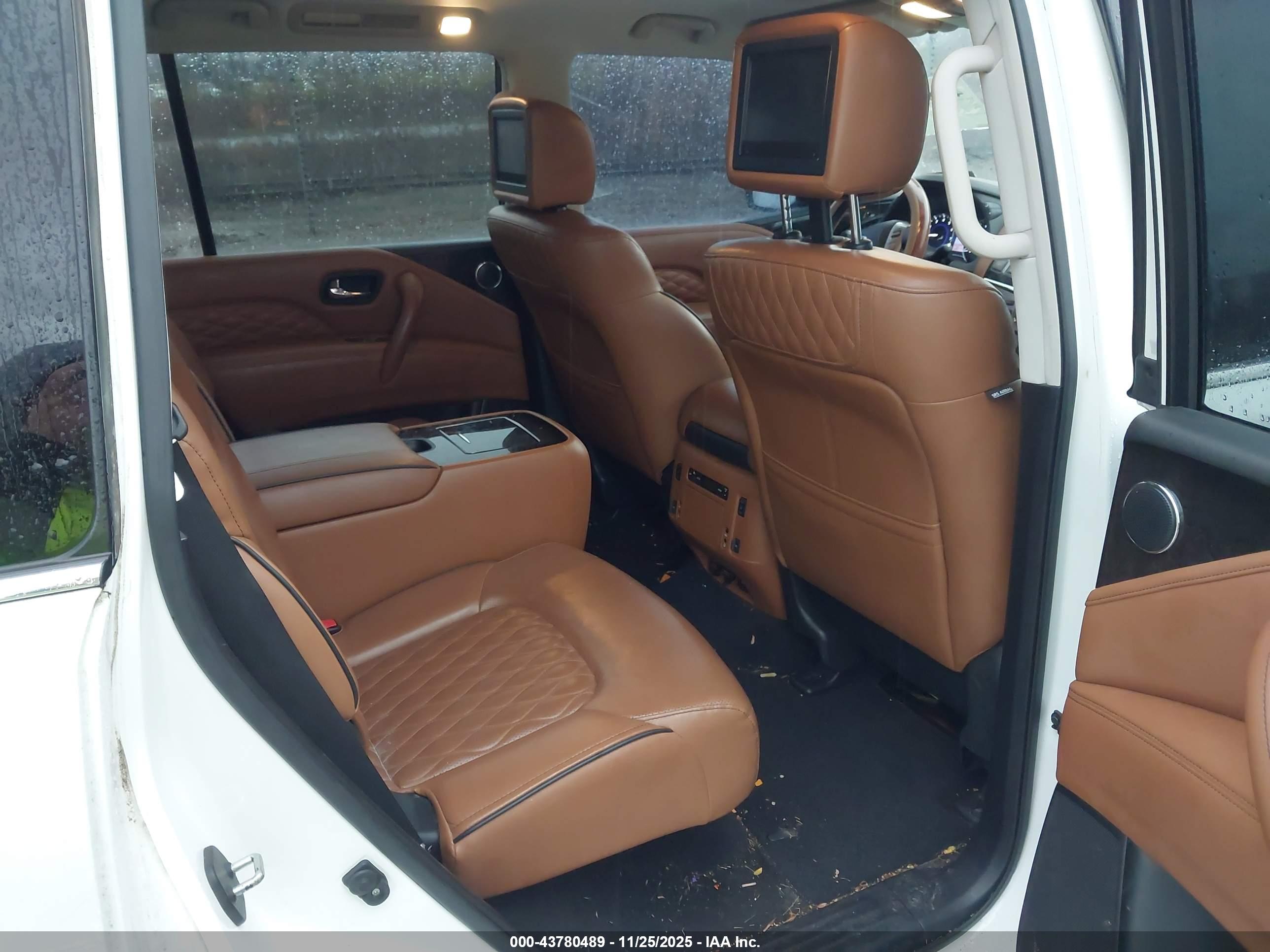 INFINITI QX80 image 8