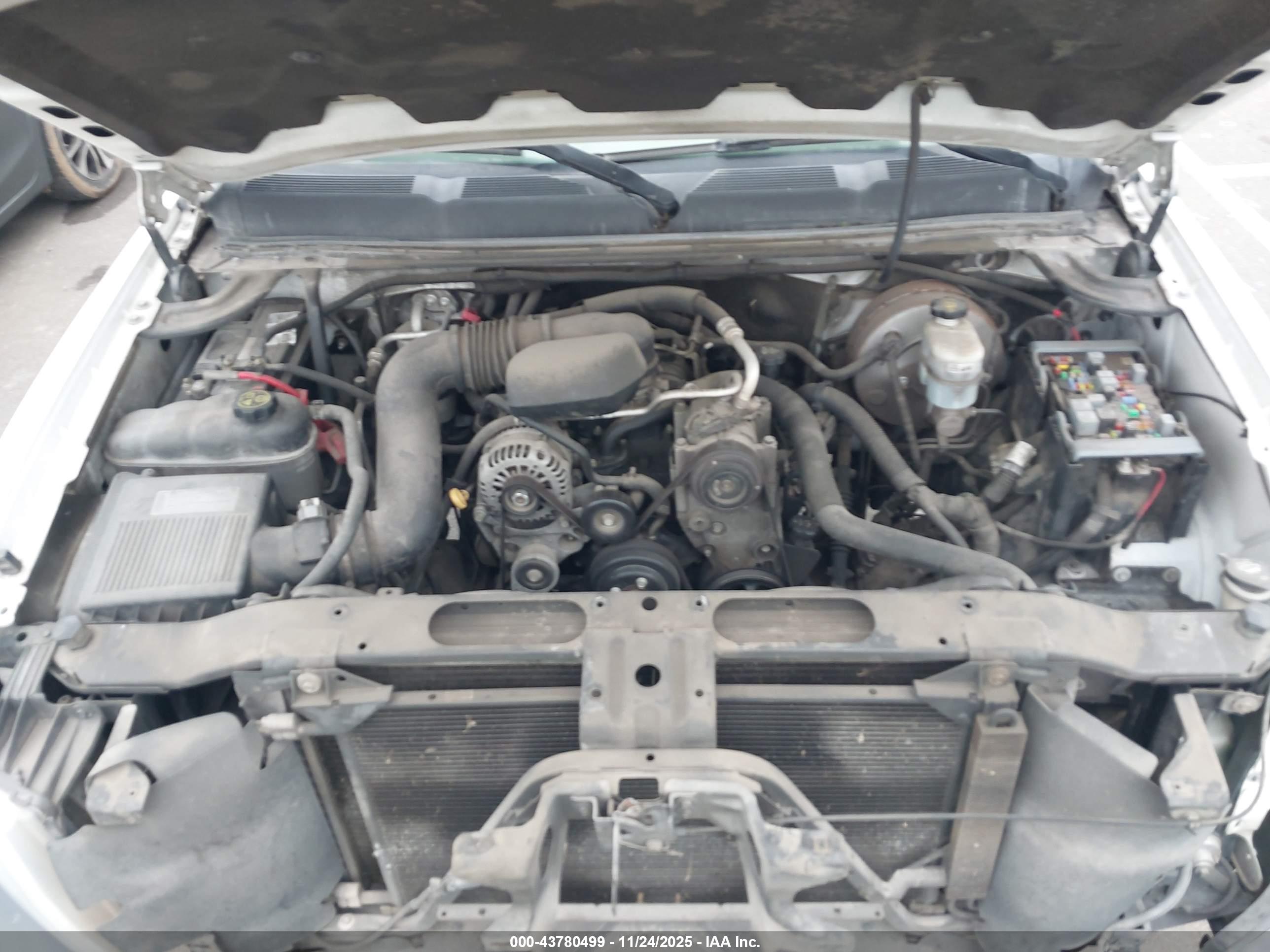 CHEVROLET SILVERADO image 10