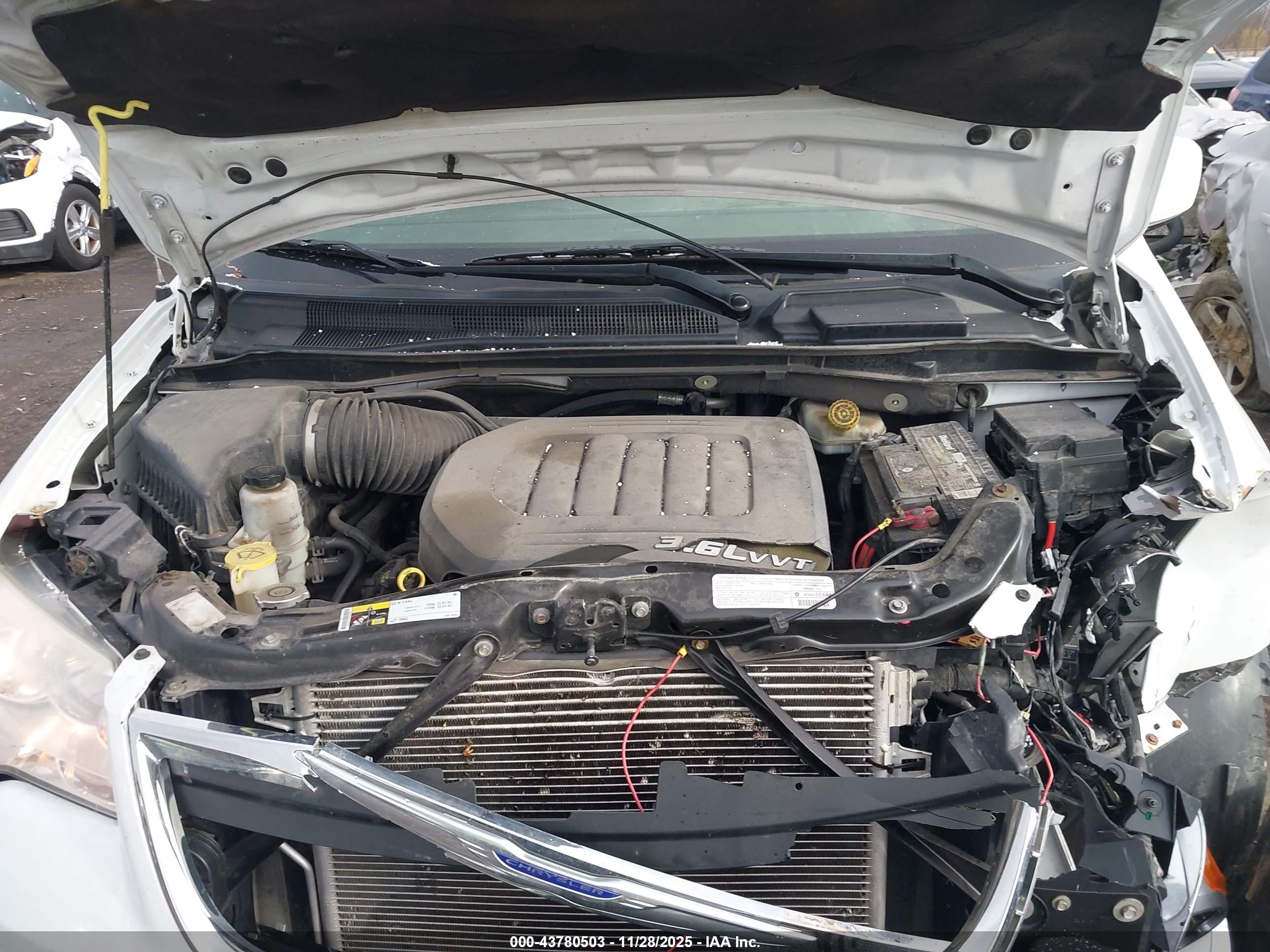 CHRYSLER TOWN image 10