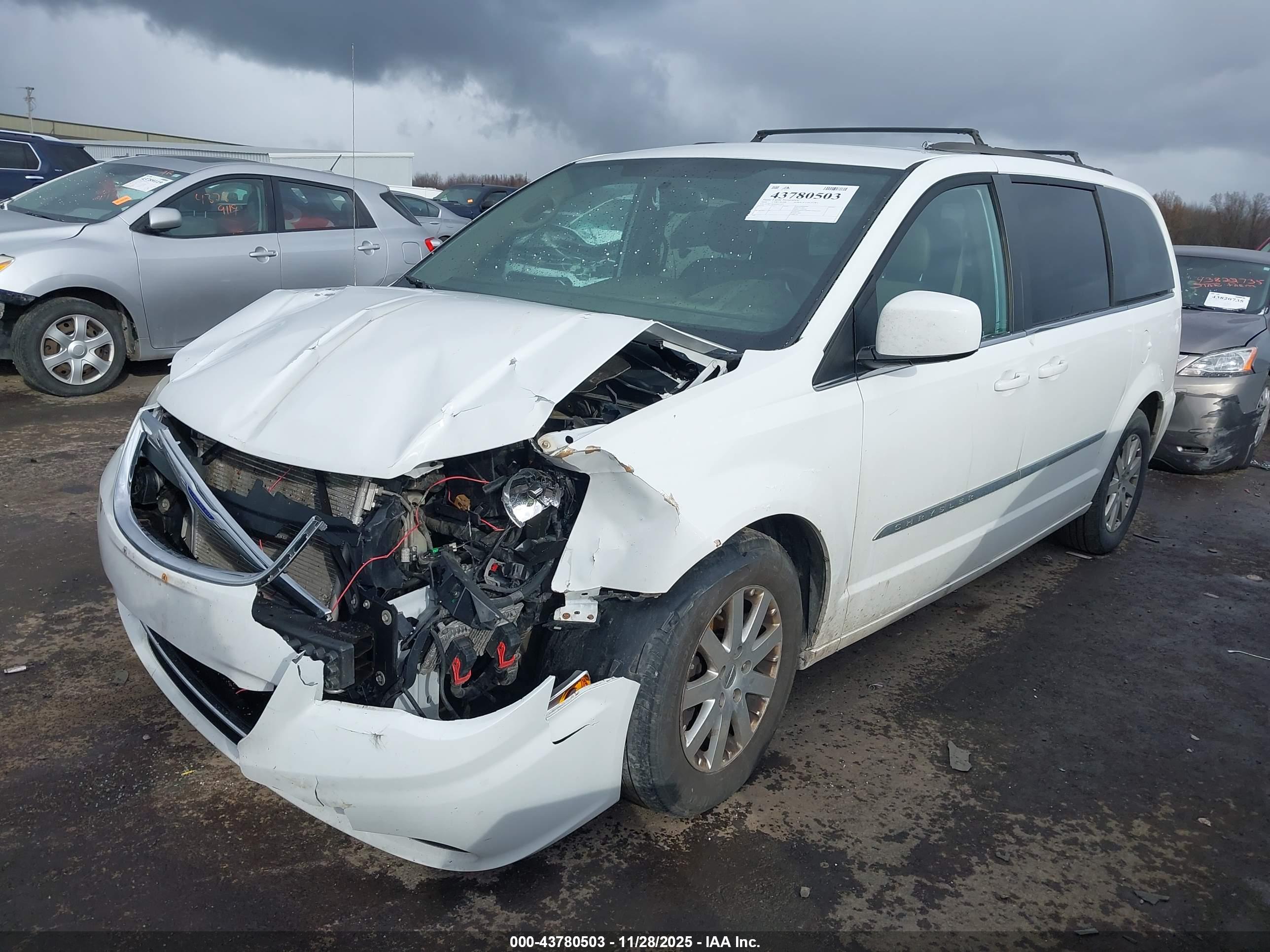 CHRYSLER TOWN image 2