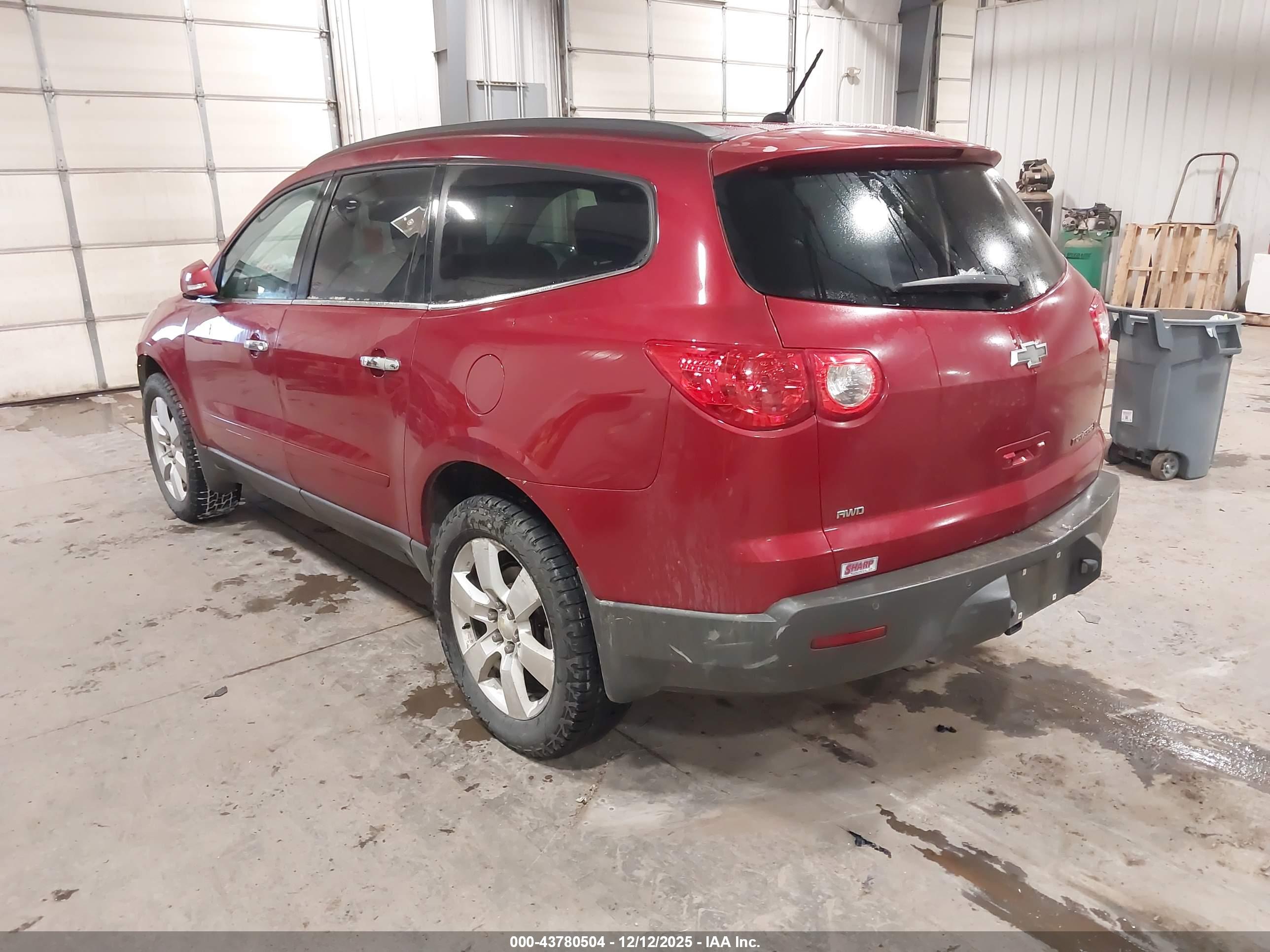CHEVROLET TRAVERSE image 3