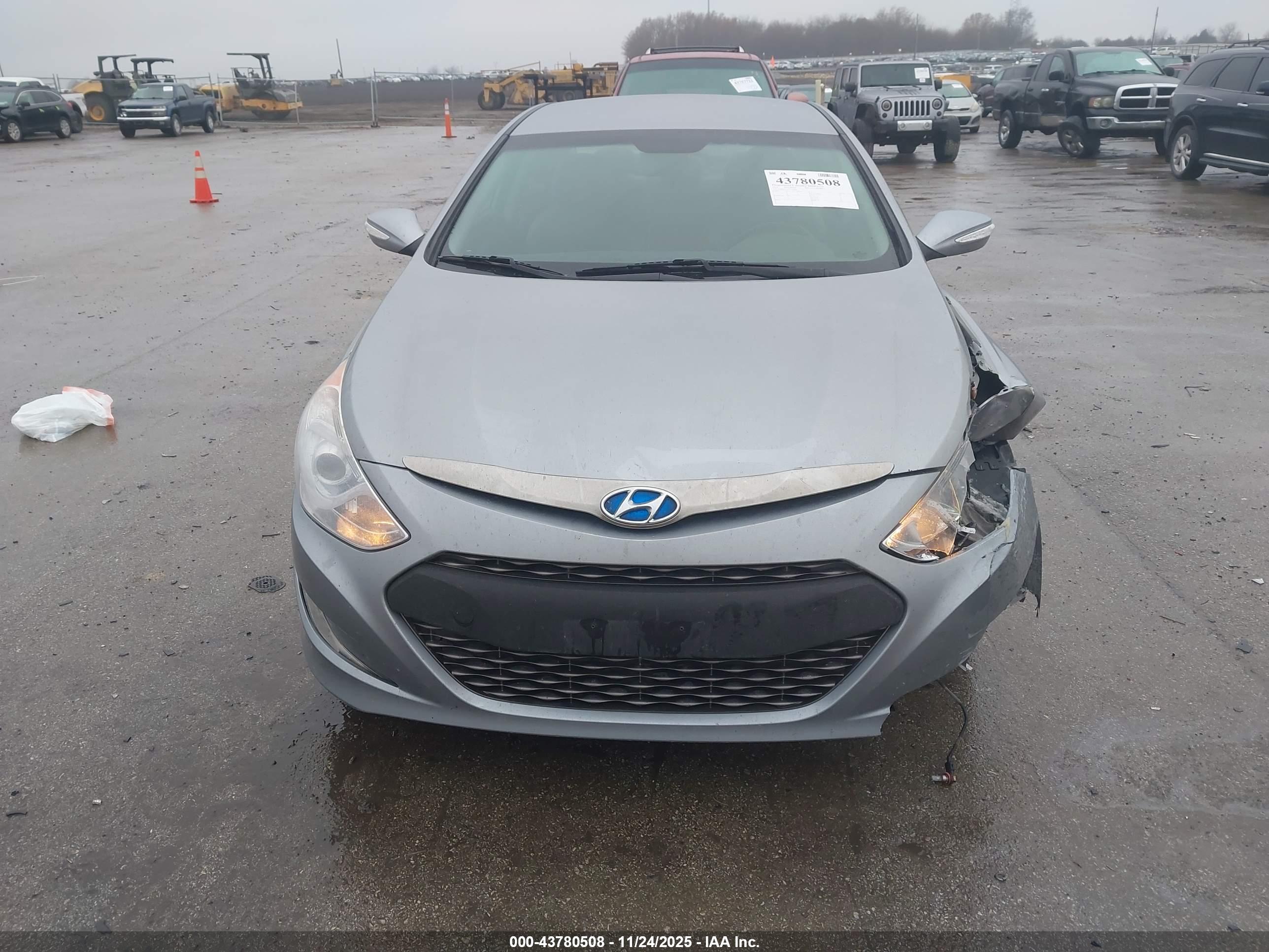 HYUNDAI SONATA image 6