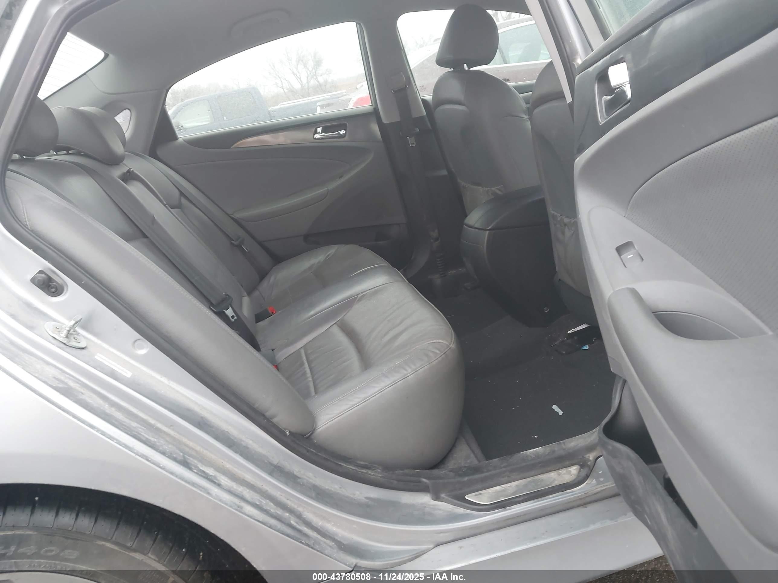 HYUNDAI SONATA image 8