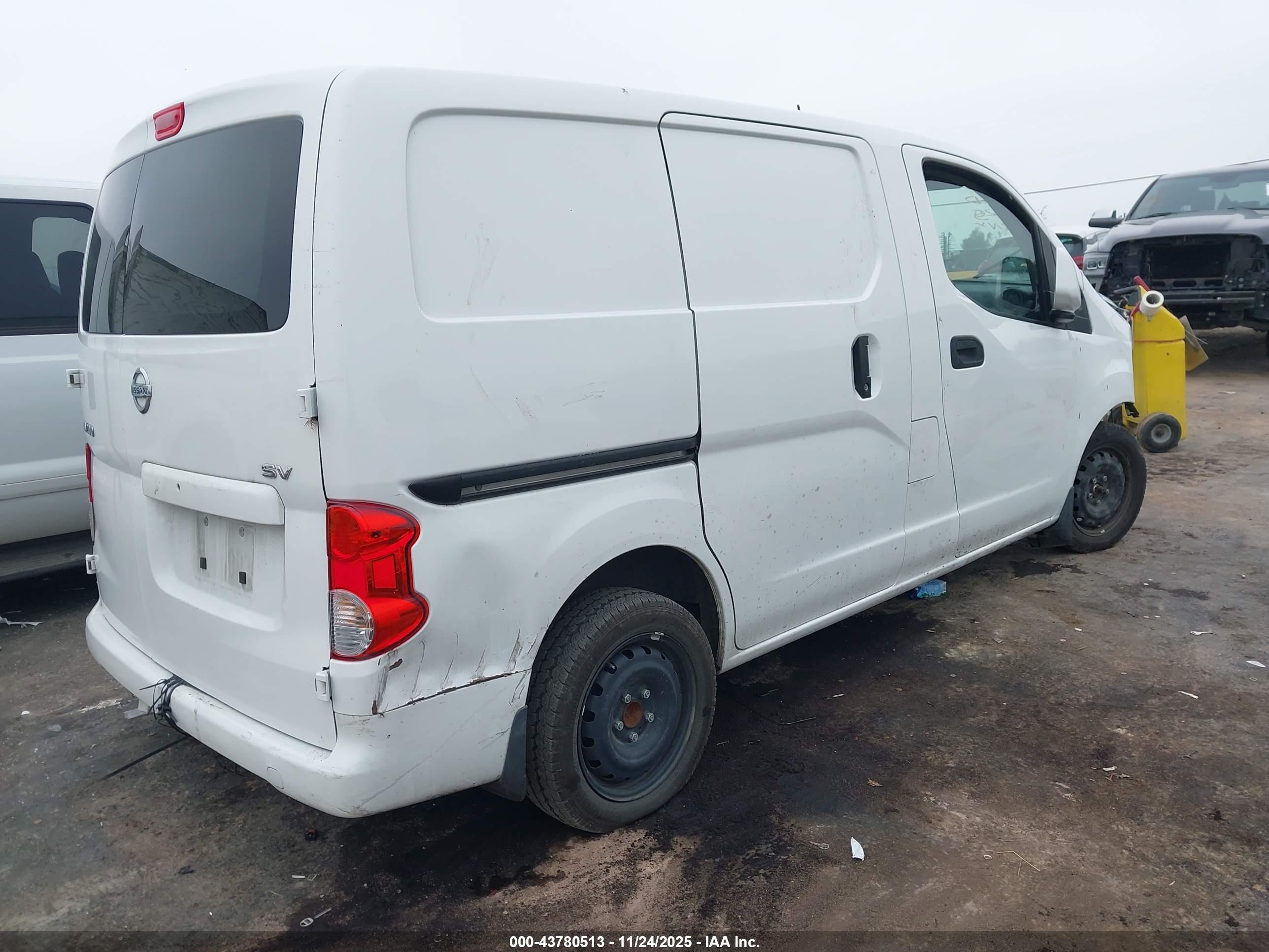 NISSAN NV200 image 4
