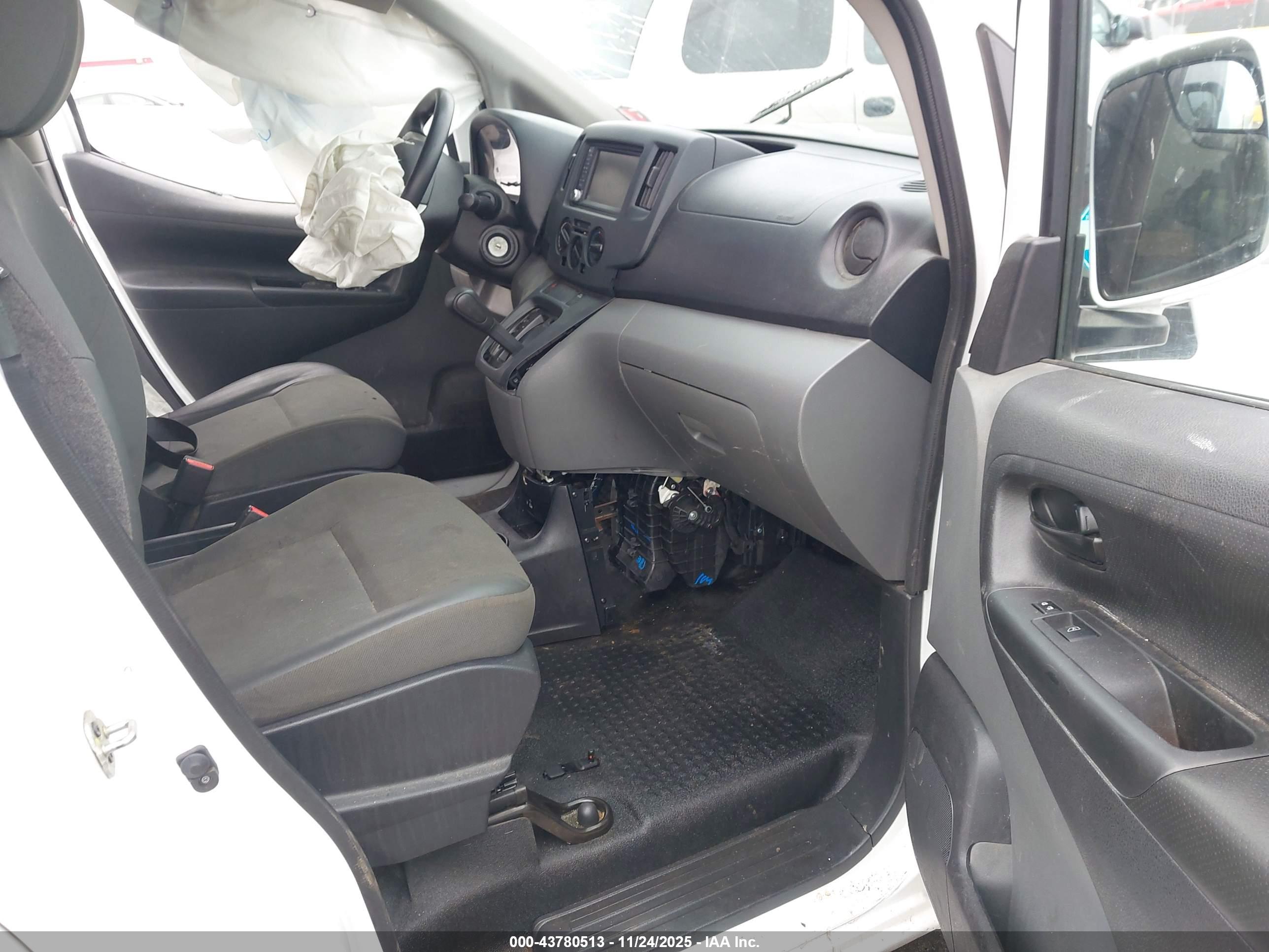 NISSAN NV200 image 5