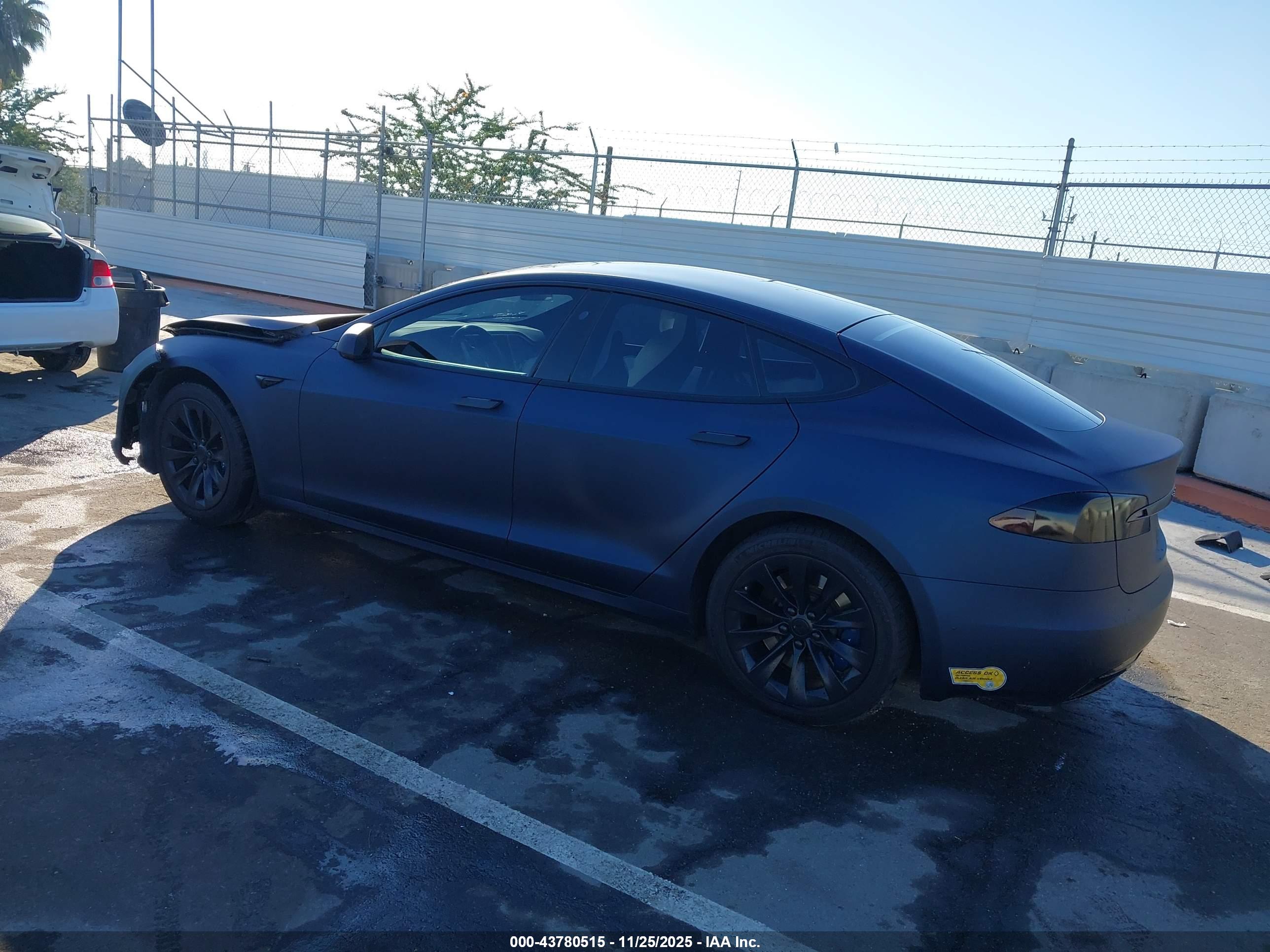 TESLA MODEL image 3