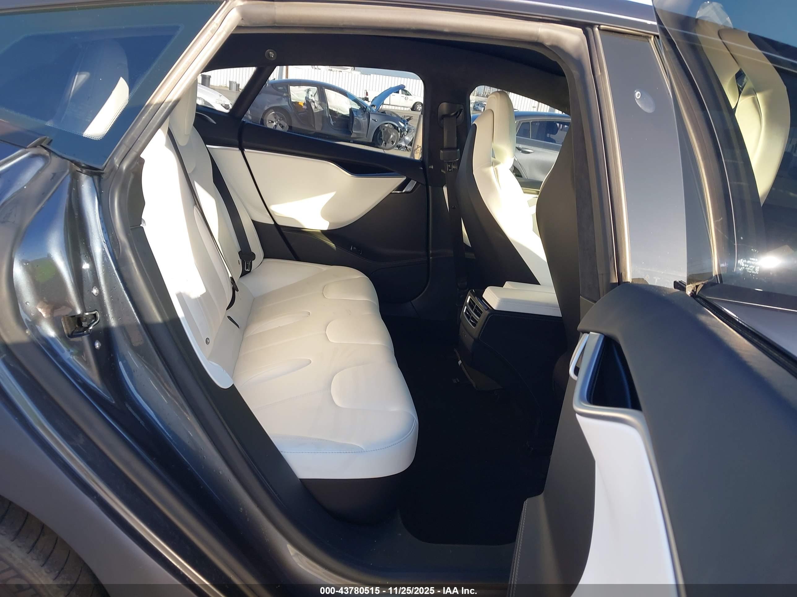 TESLA MODEL image 8