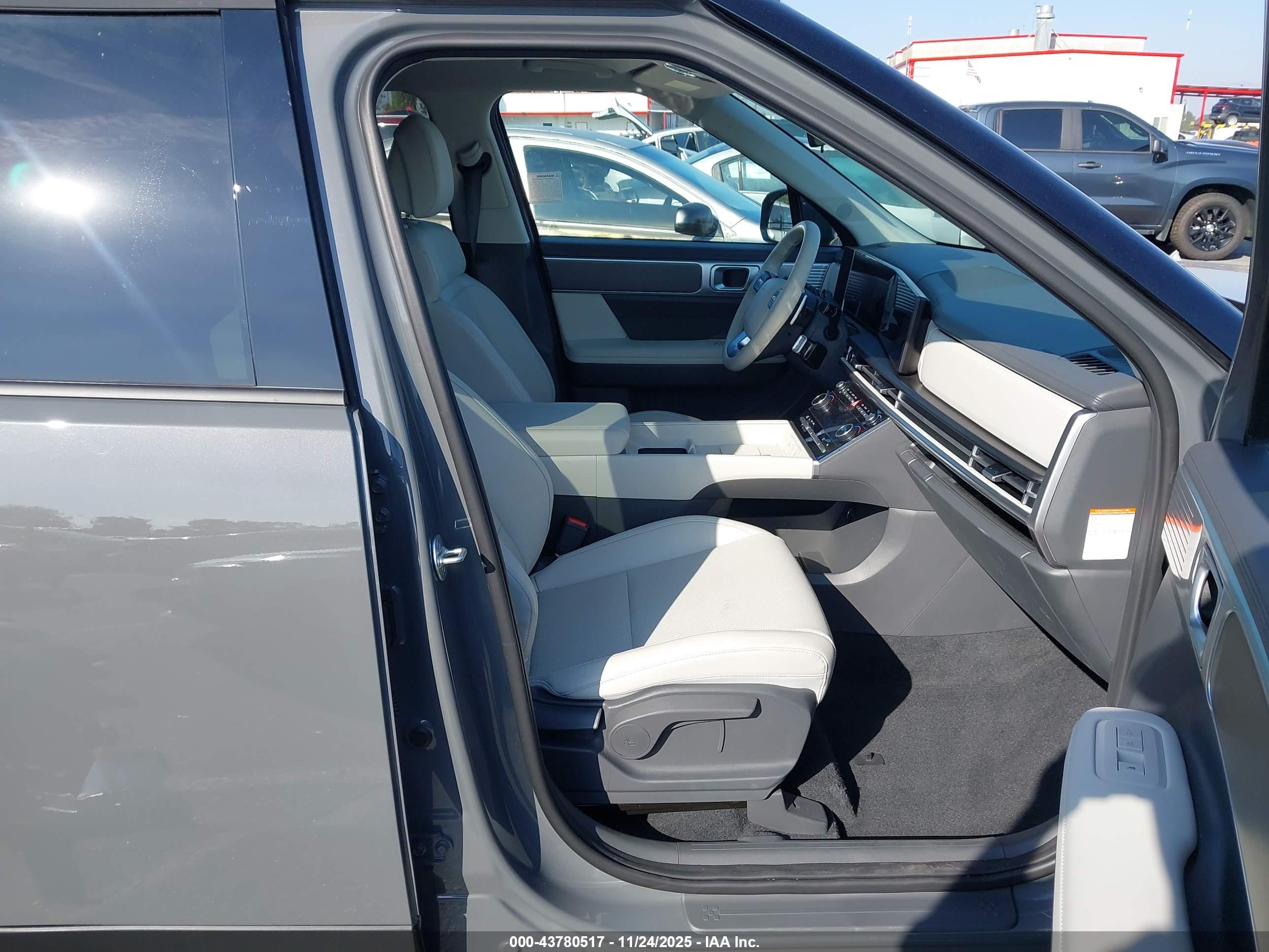 HYUNDAI SANTA image 5