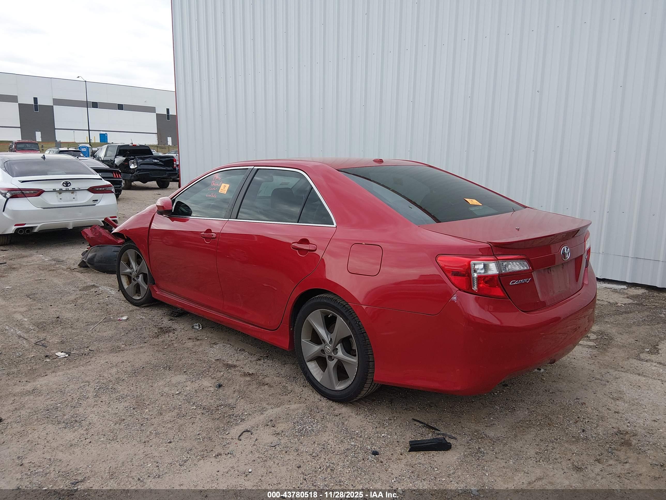 TOYOTA CAMRY image 3