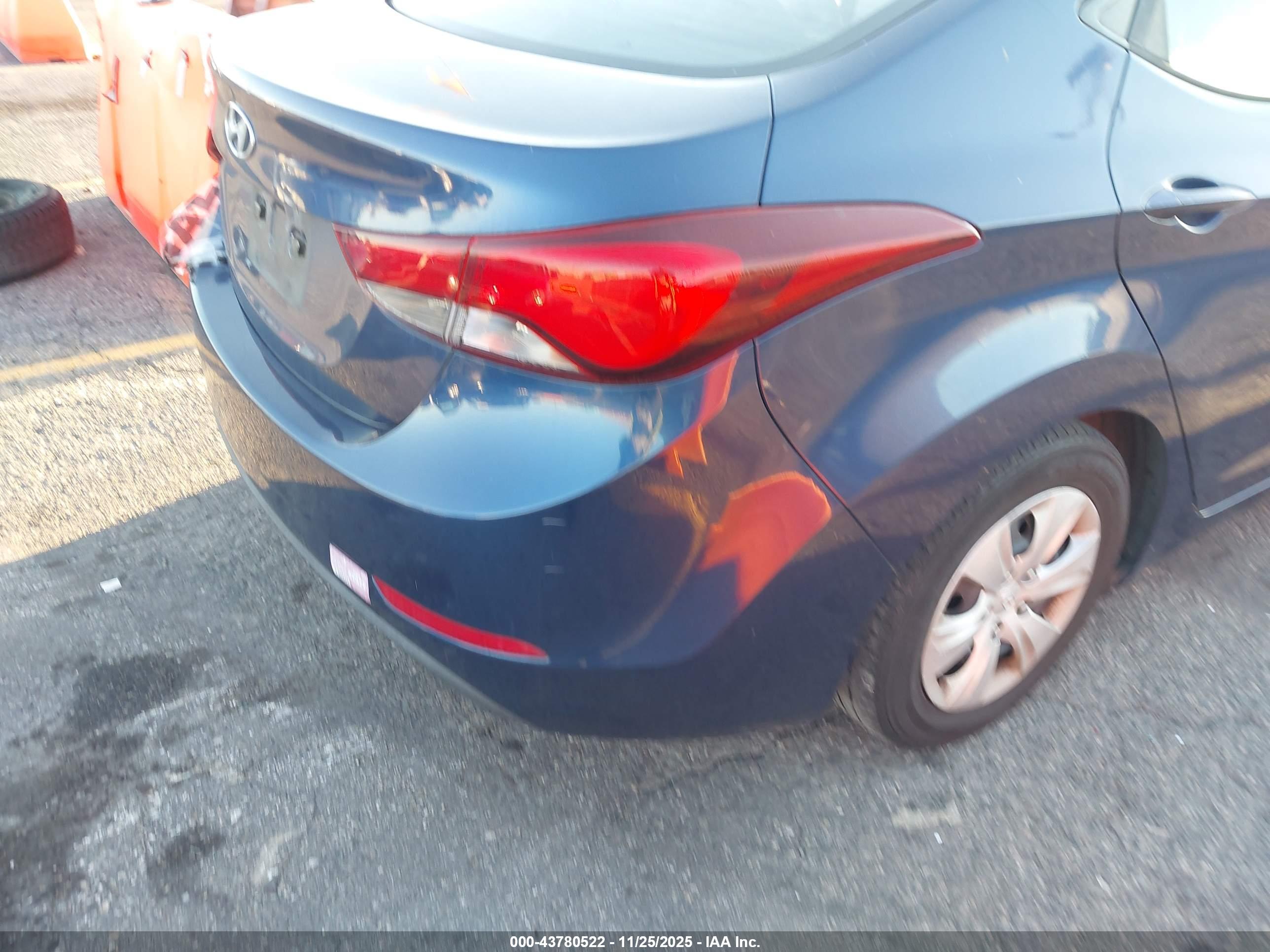 HYUNDAI ELANTRA image 4