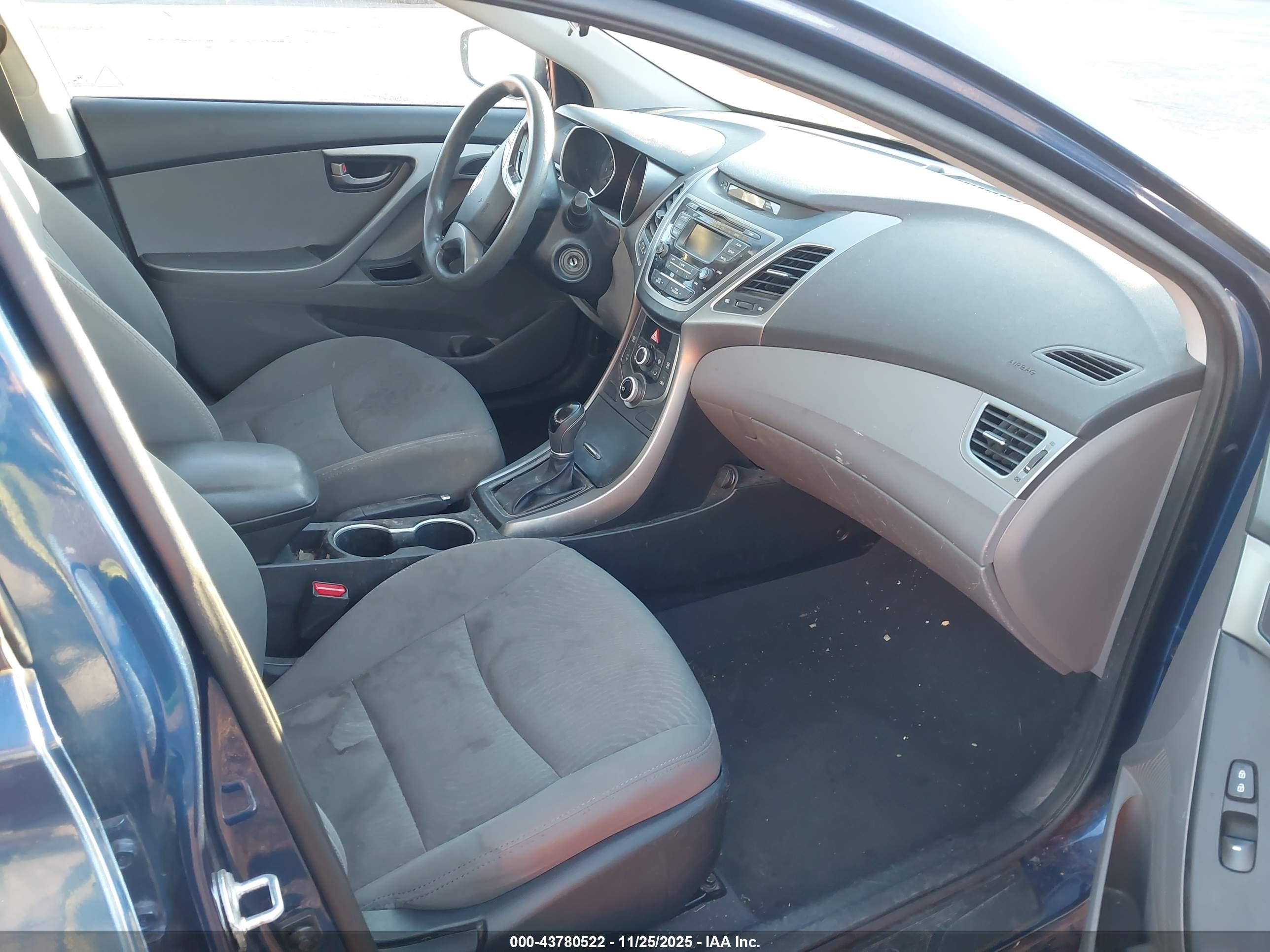 HYUNDAI ELANTRA image 5