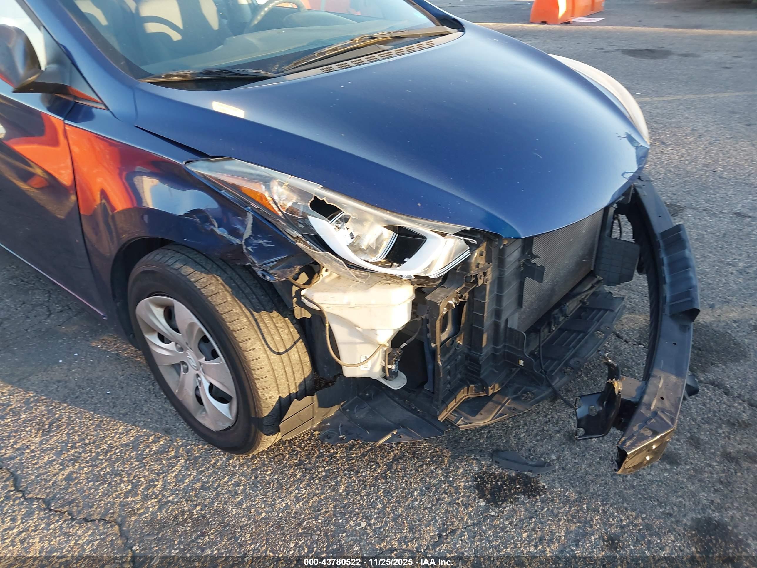 HYUNDAI ELANTRA image 6