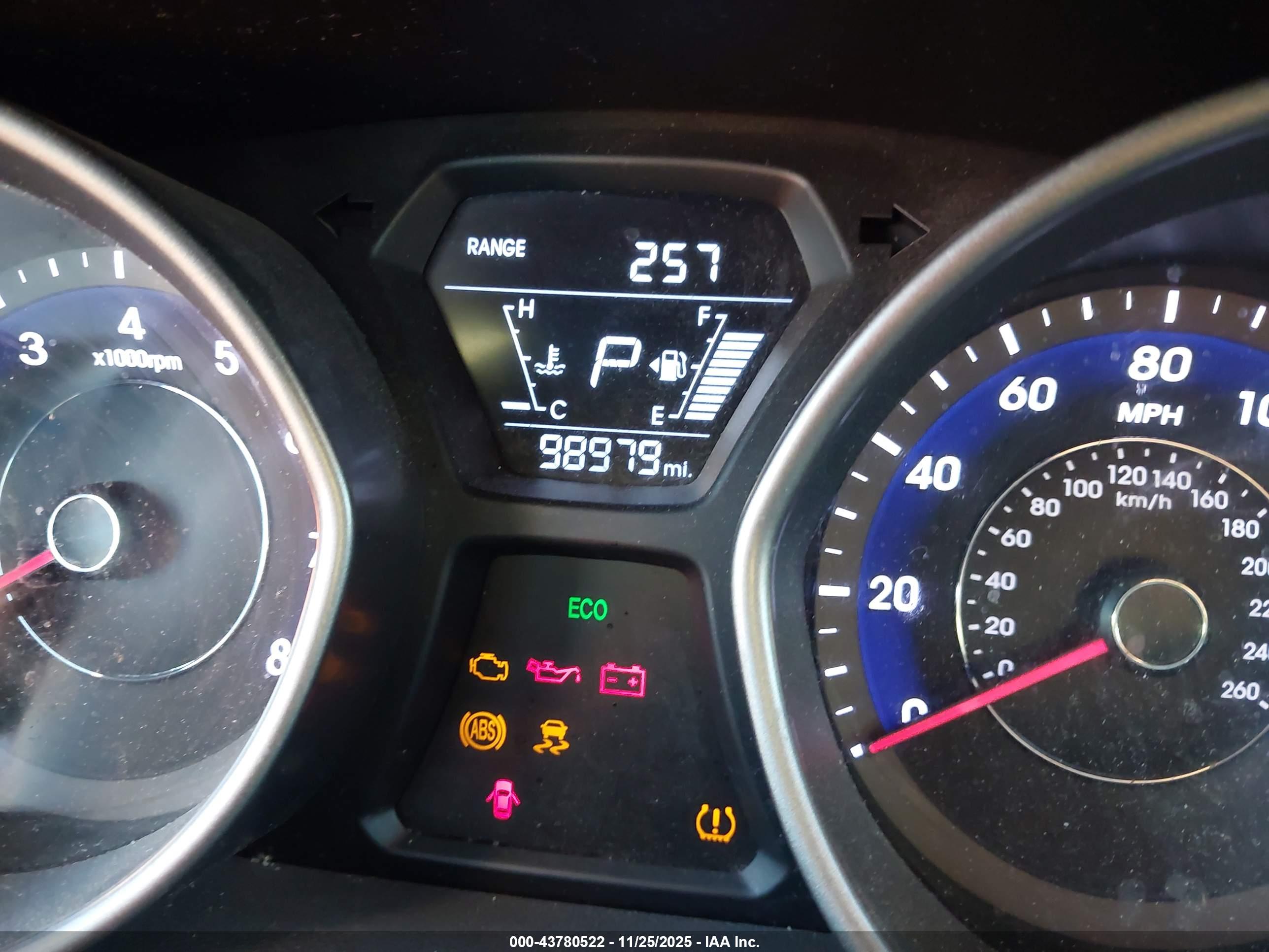 HYUNDAI ELANTRA image 7