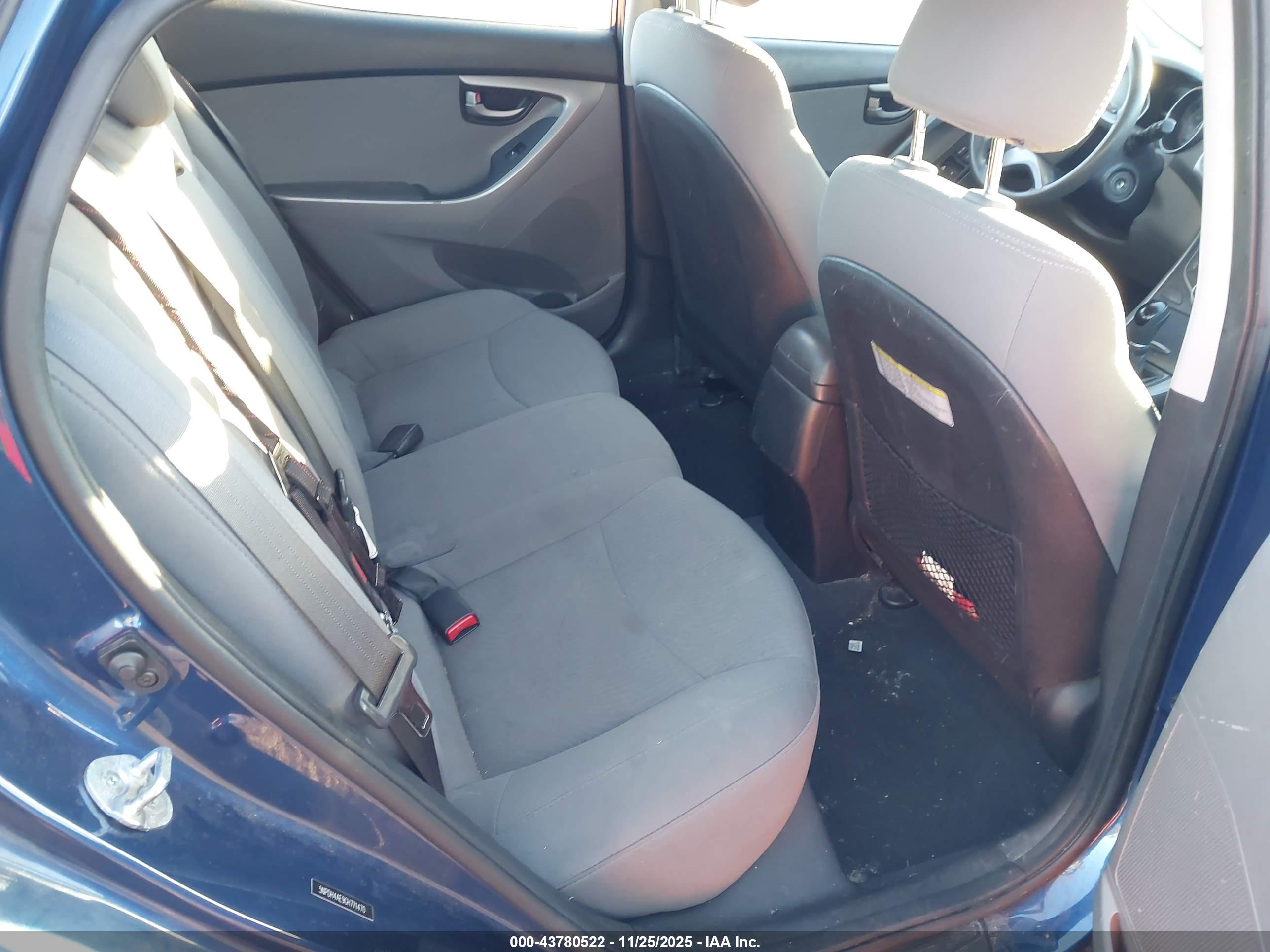 HYUNDAI ELANTRA image 8