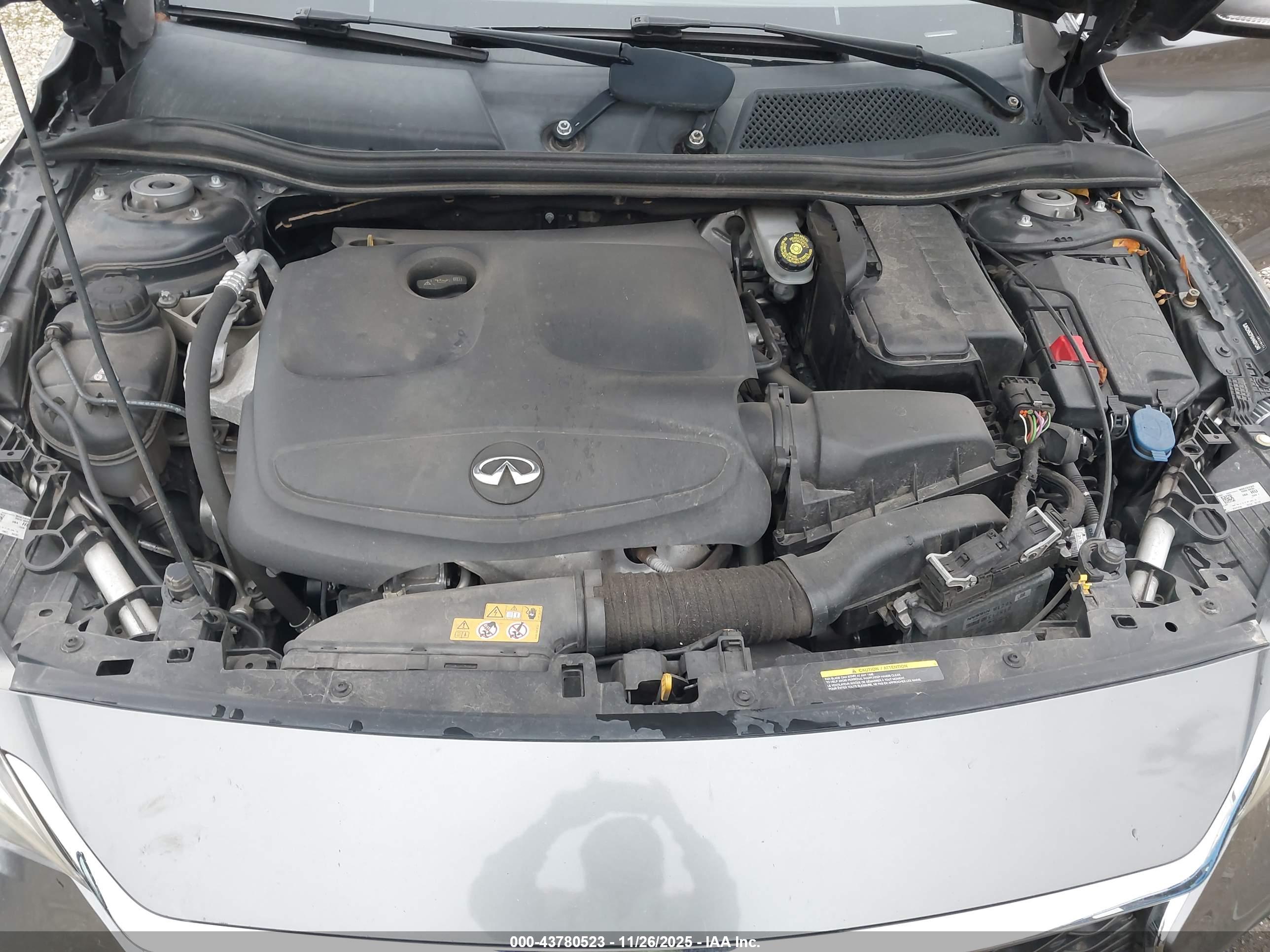 INFINITI QX30 image 10
