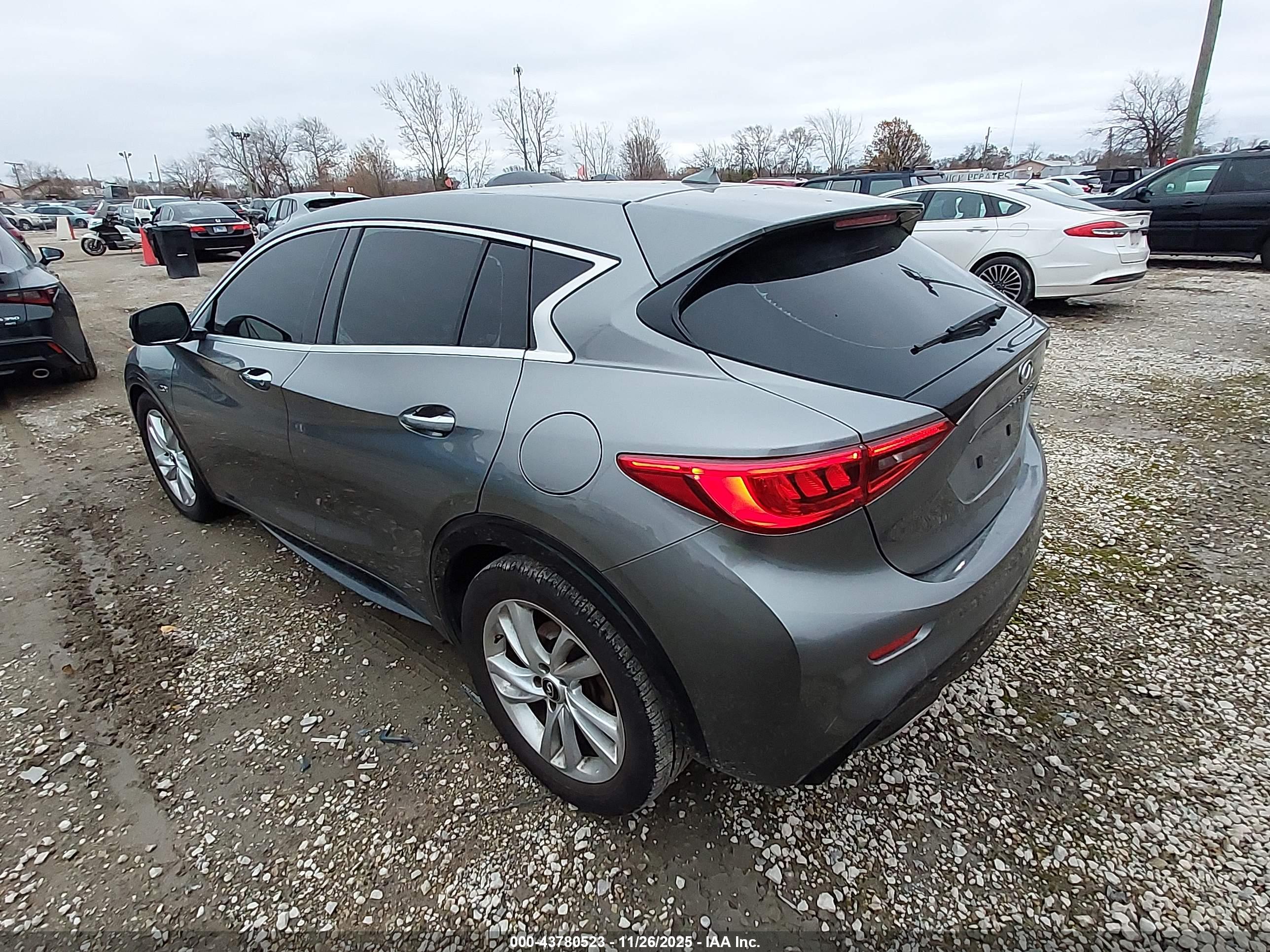 INFINITI QX30 image 3