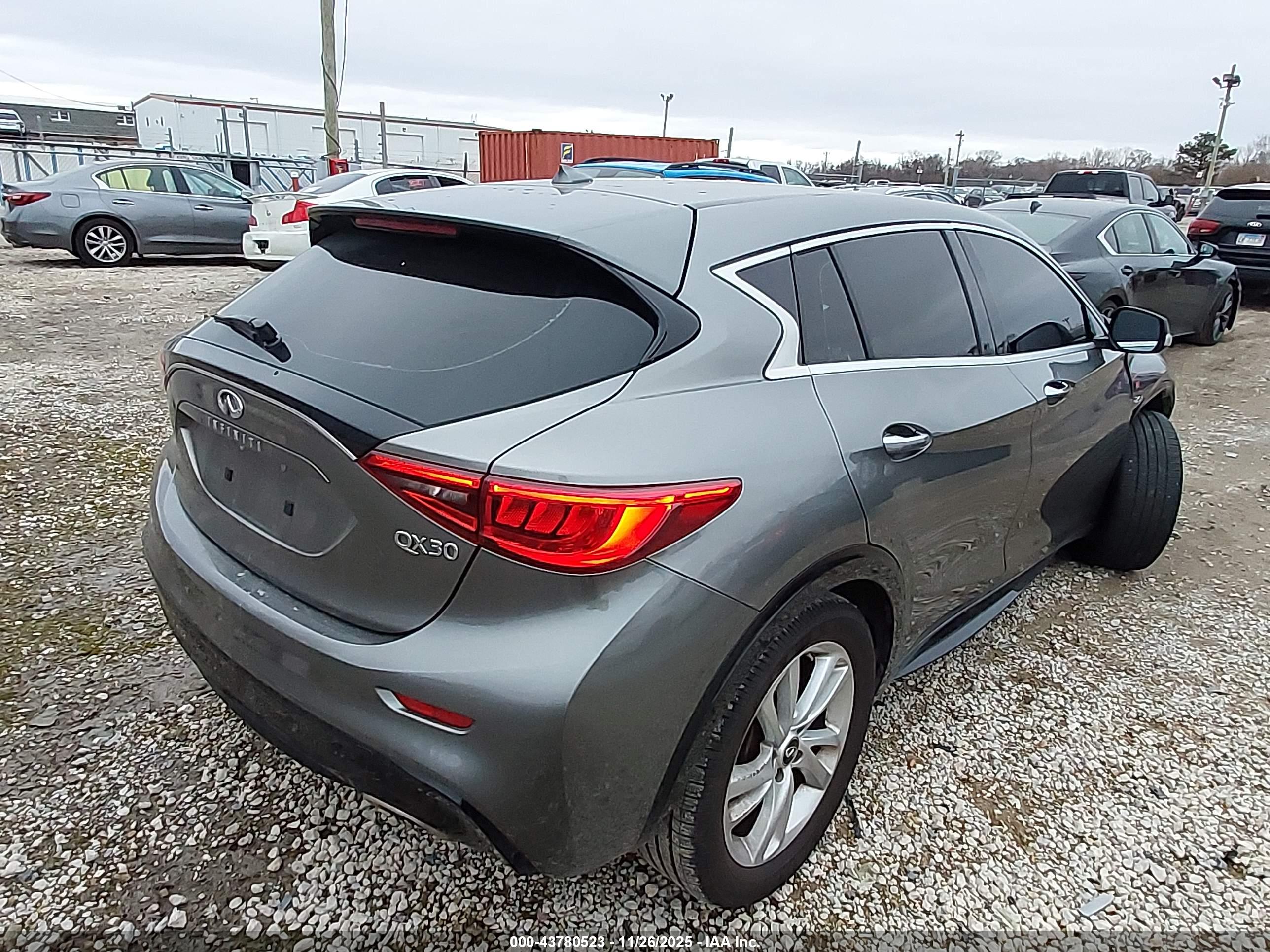 INFINITI QX30 image 4