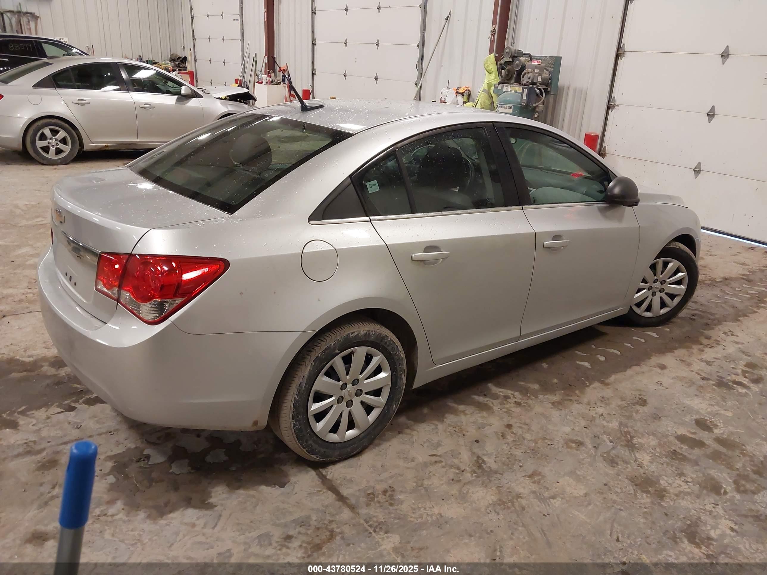 CHEVROLET CRUZE image 4