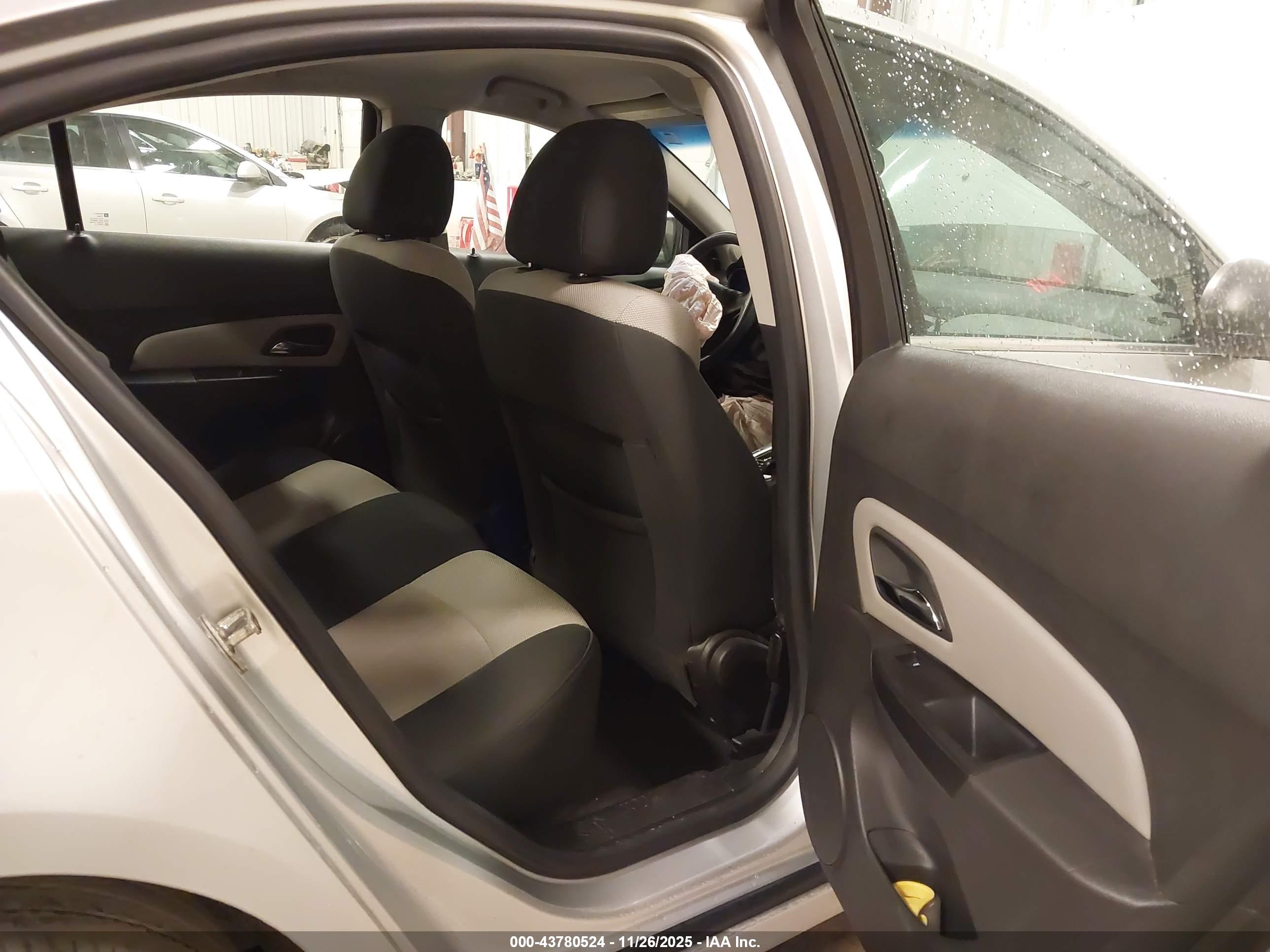CHEVROLET CRUZE image 8