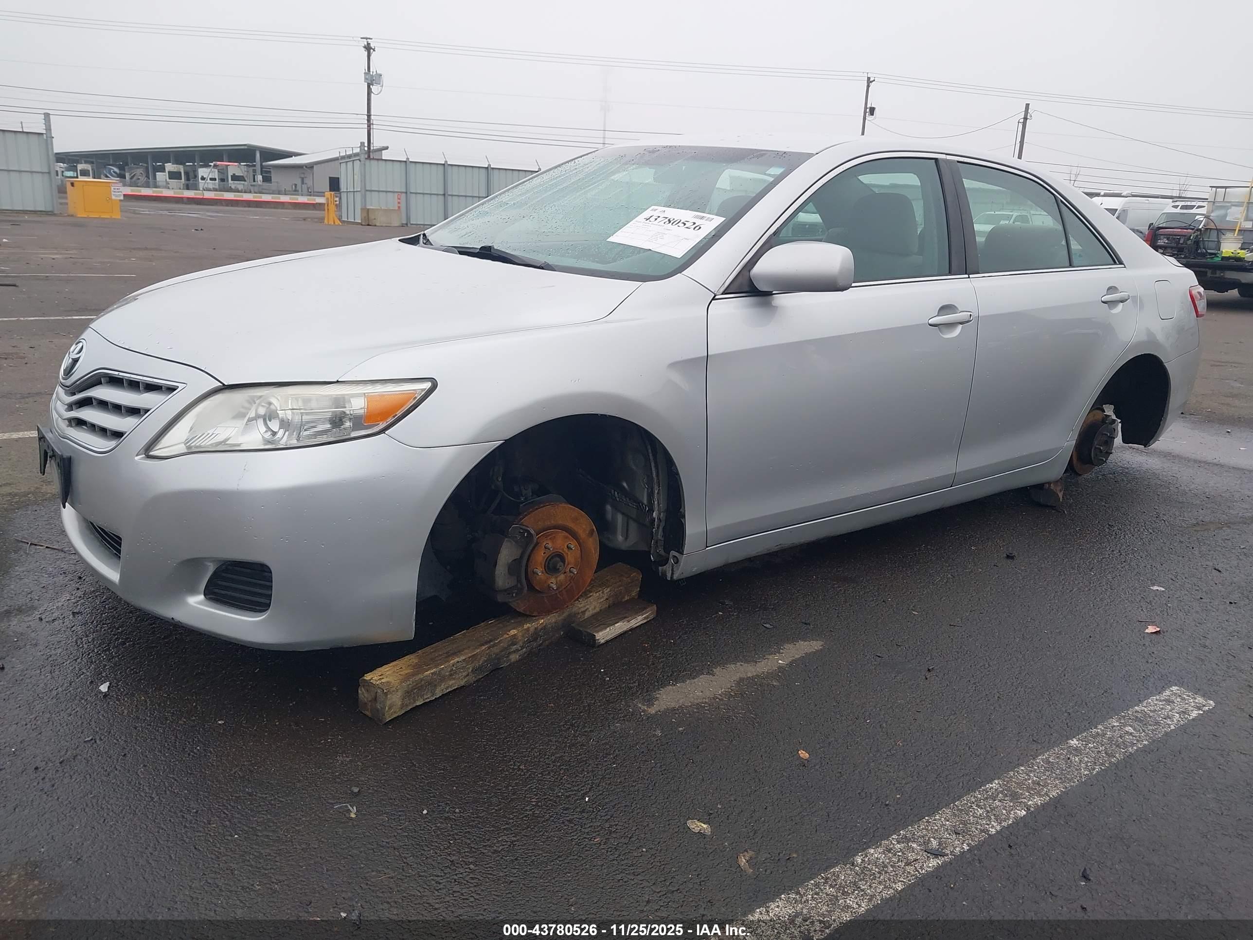 TOYOTA CAMRY image 2