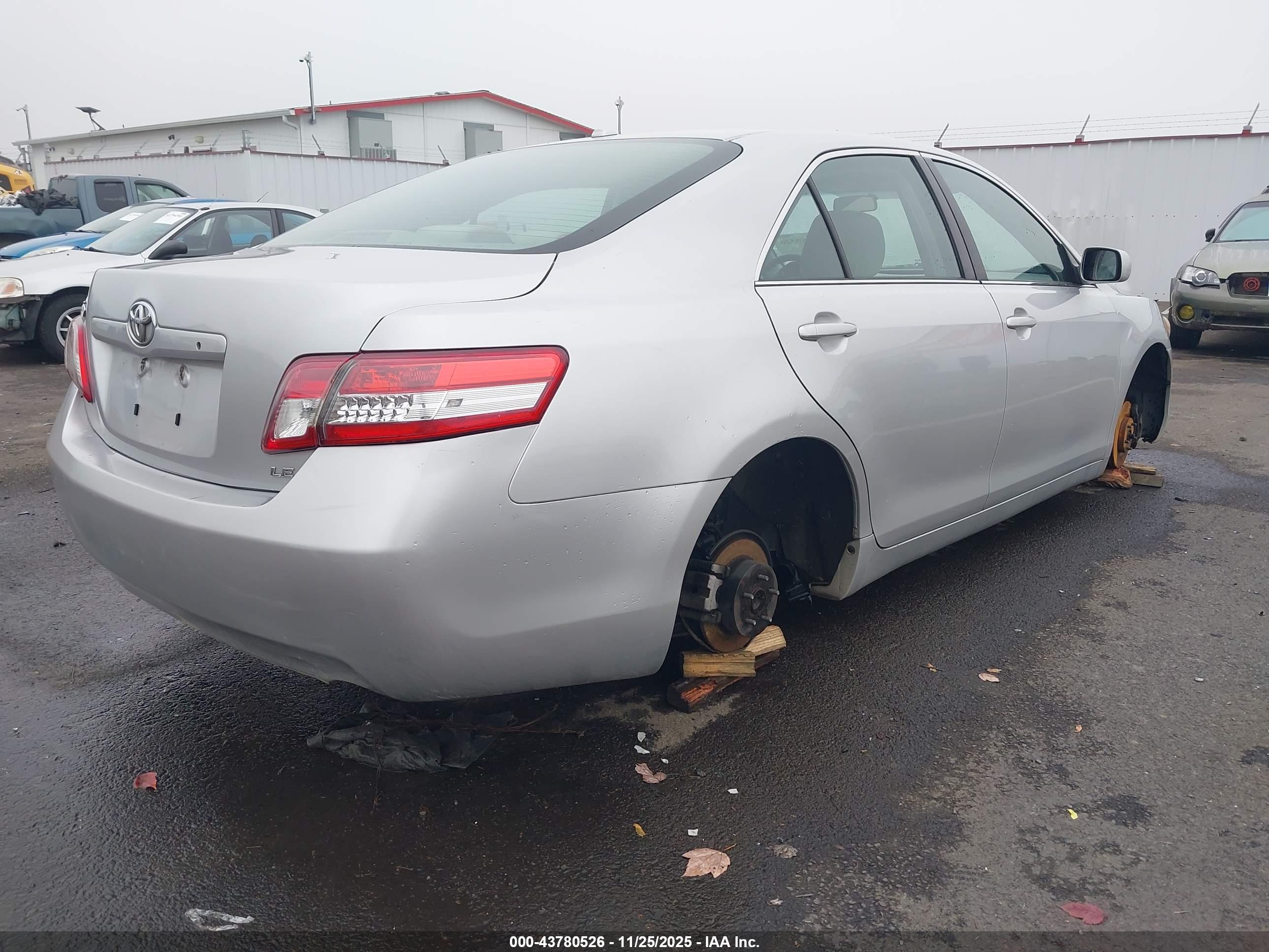 TOYOTA CAMRY image 4