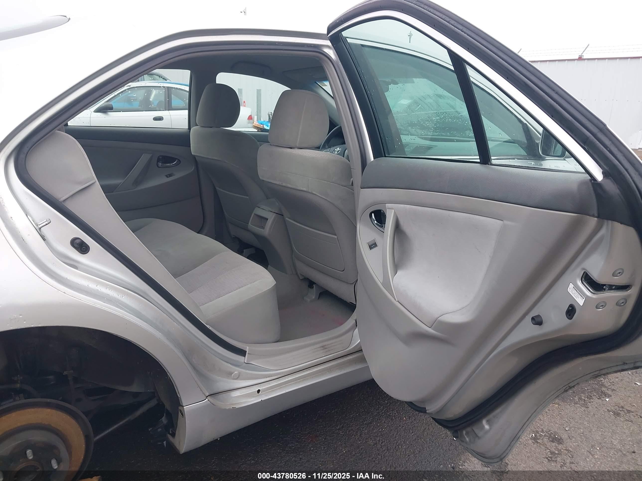 TOYOTA CAMRY image 8