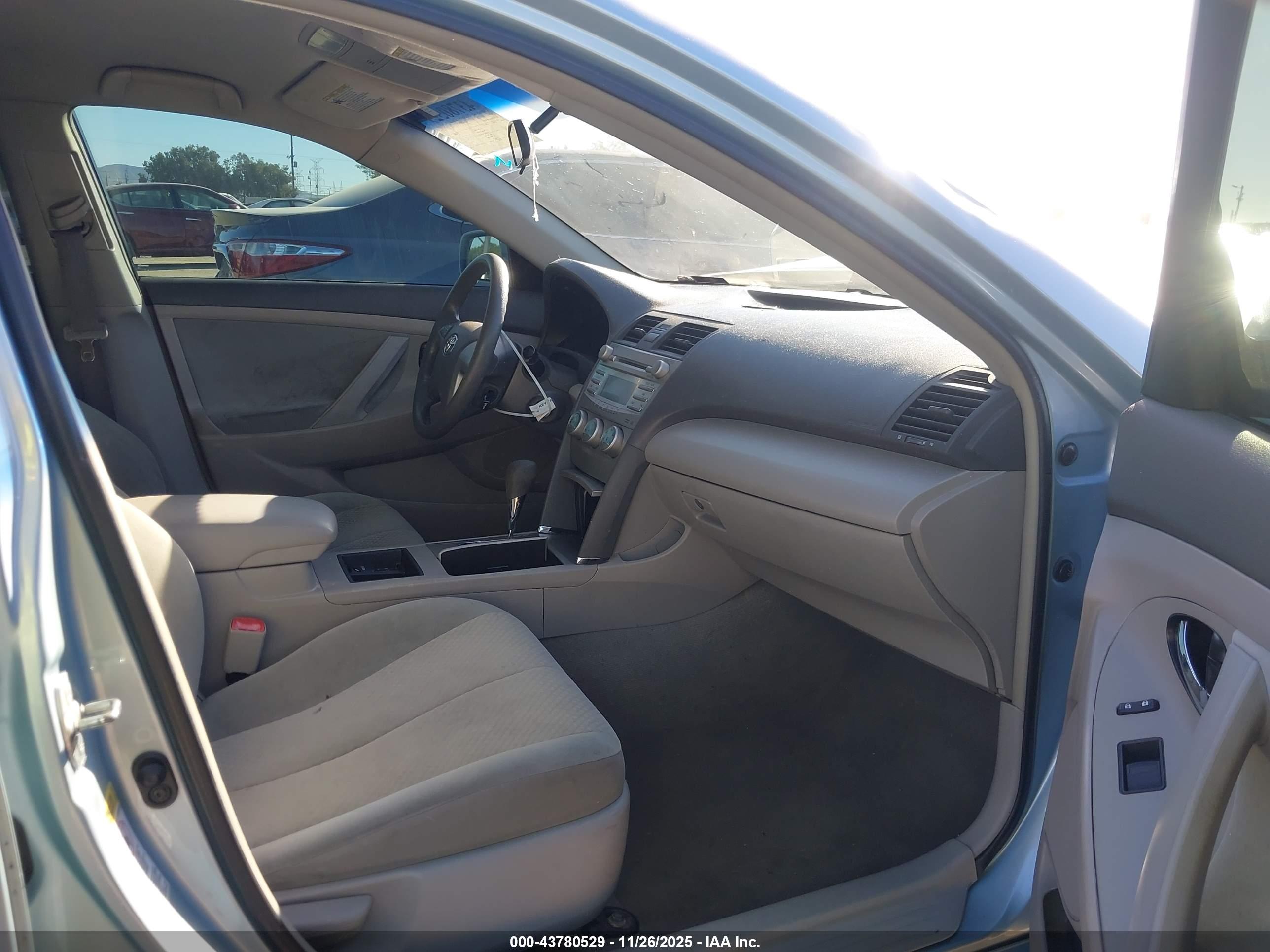 TOYOTA CAMRY image 5