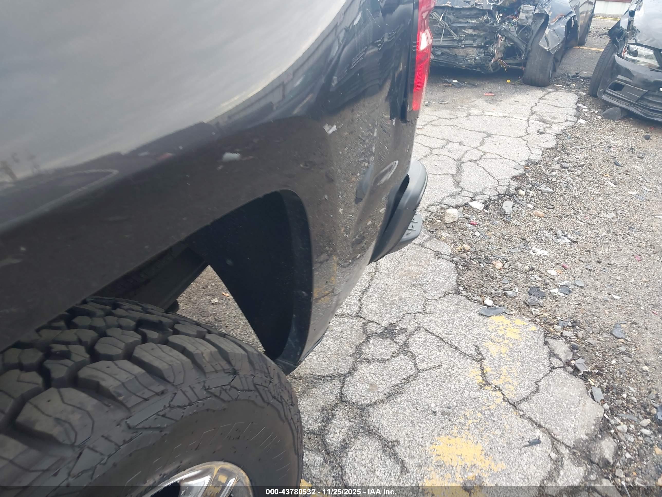 CHEVROLET SILVERADO image 6