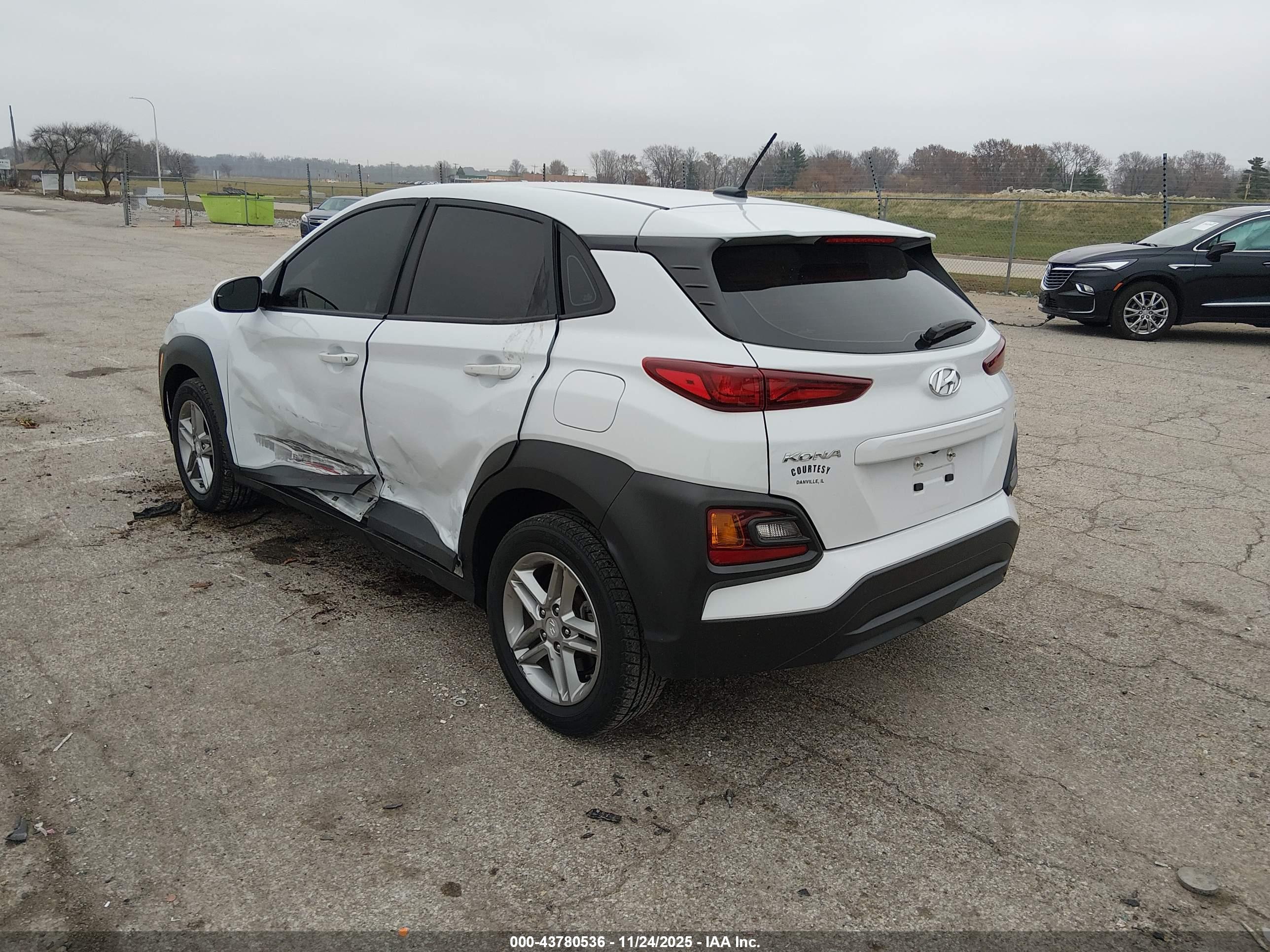 HYUNDAI KONA image 3