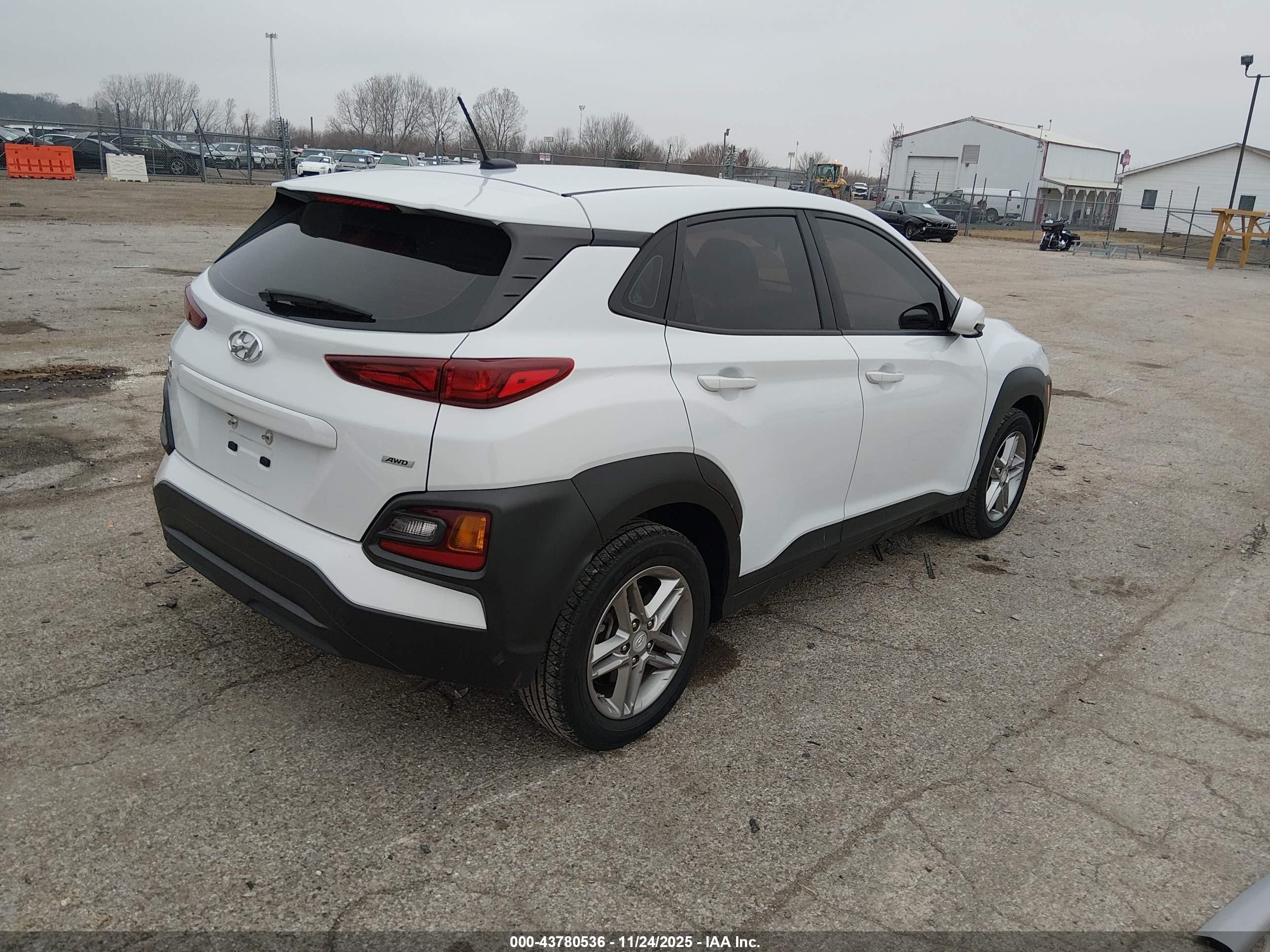 HYUNDAI KONA image 4