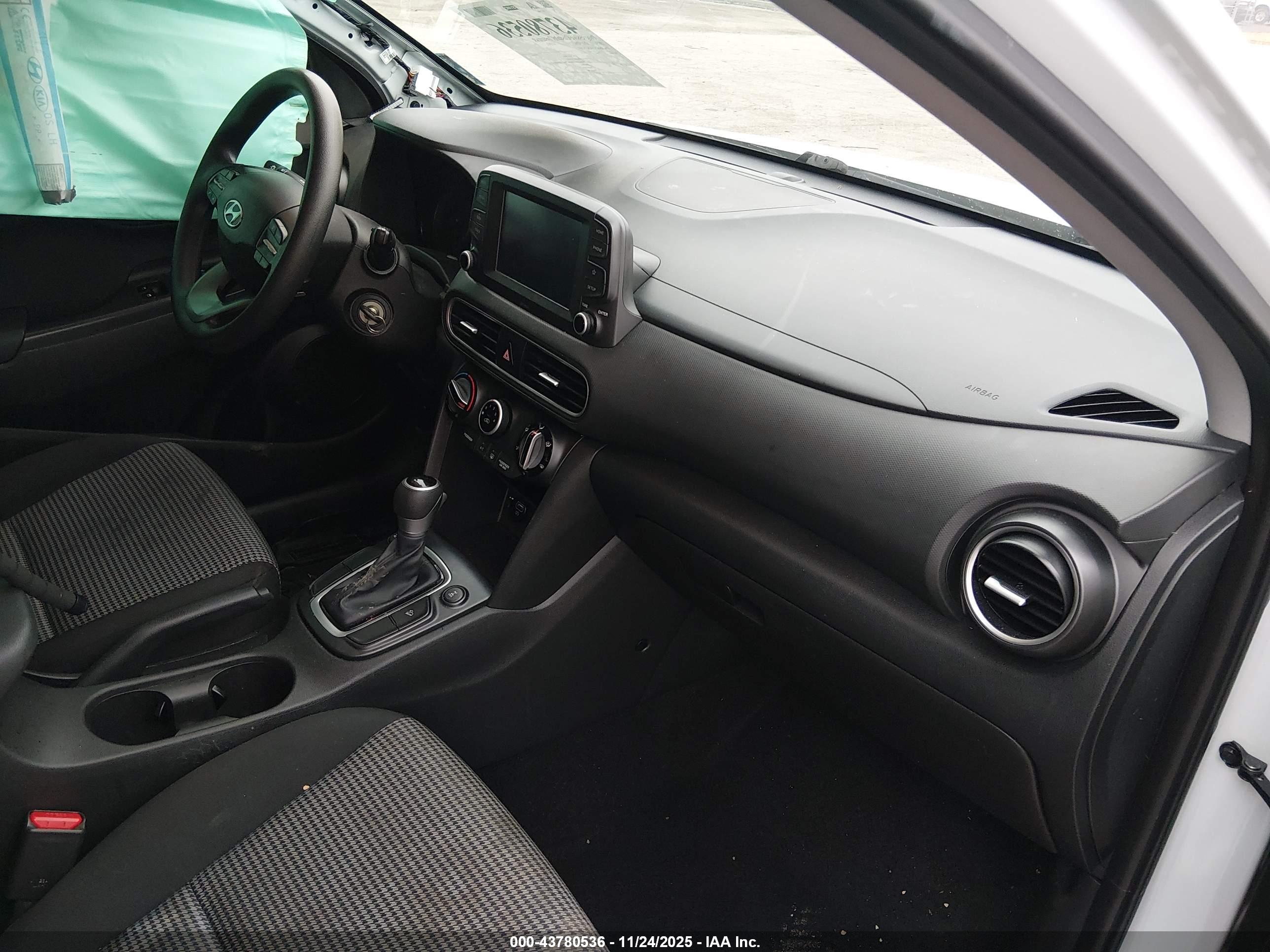 HYUNDAI KONA image 5