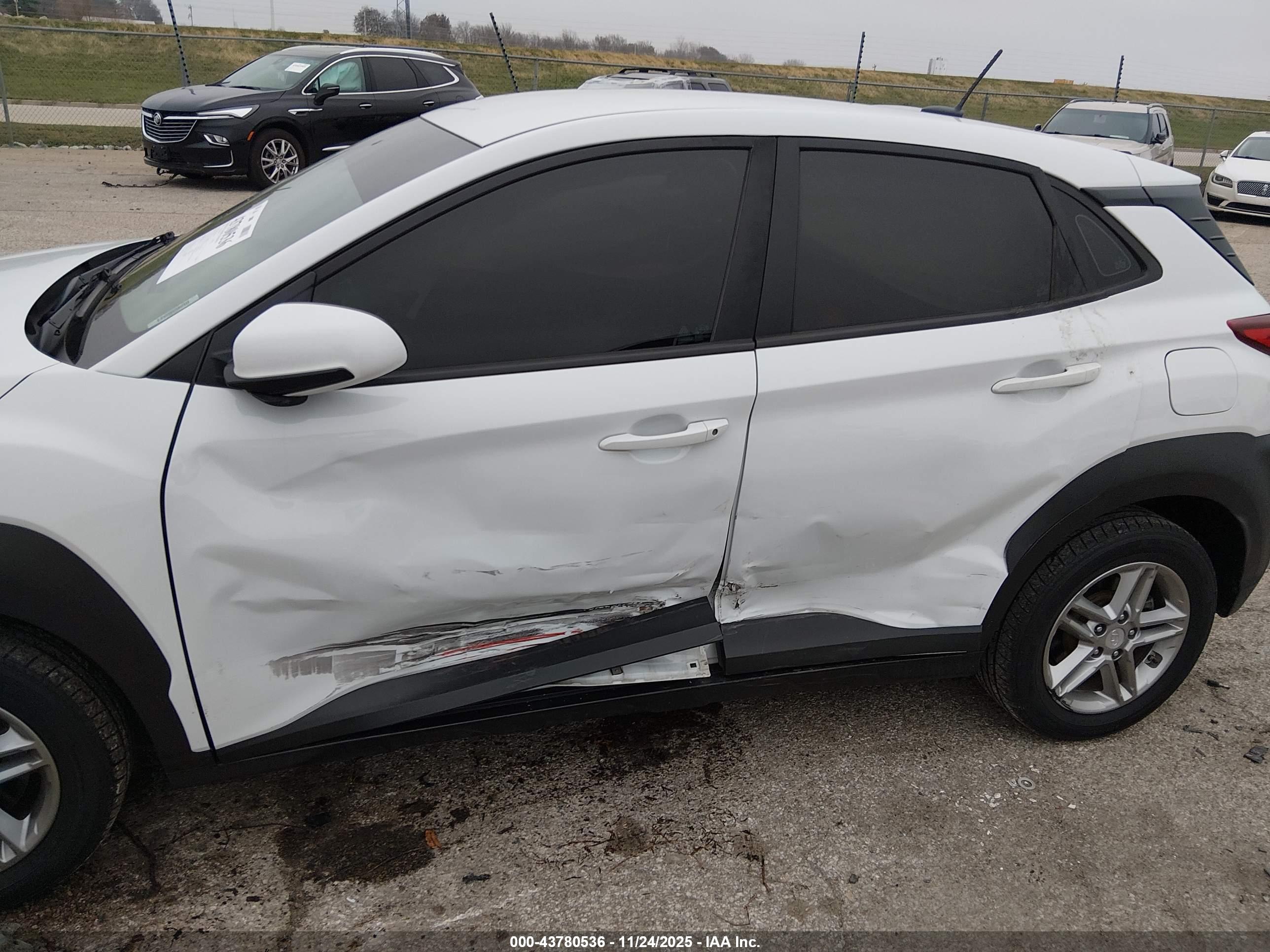 HYUNDAI KONA image 6