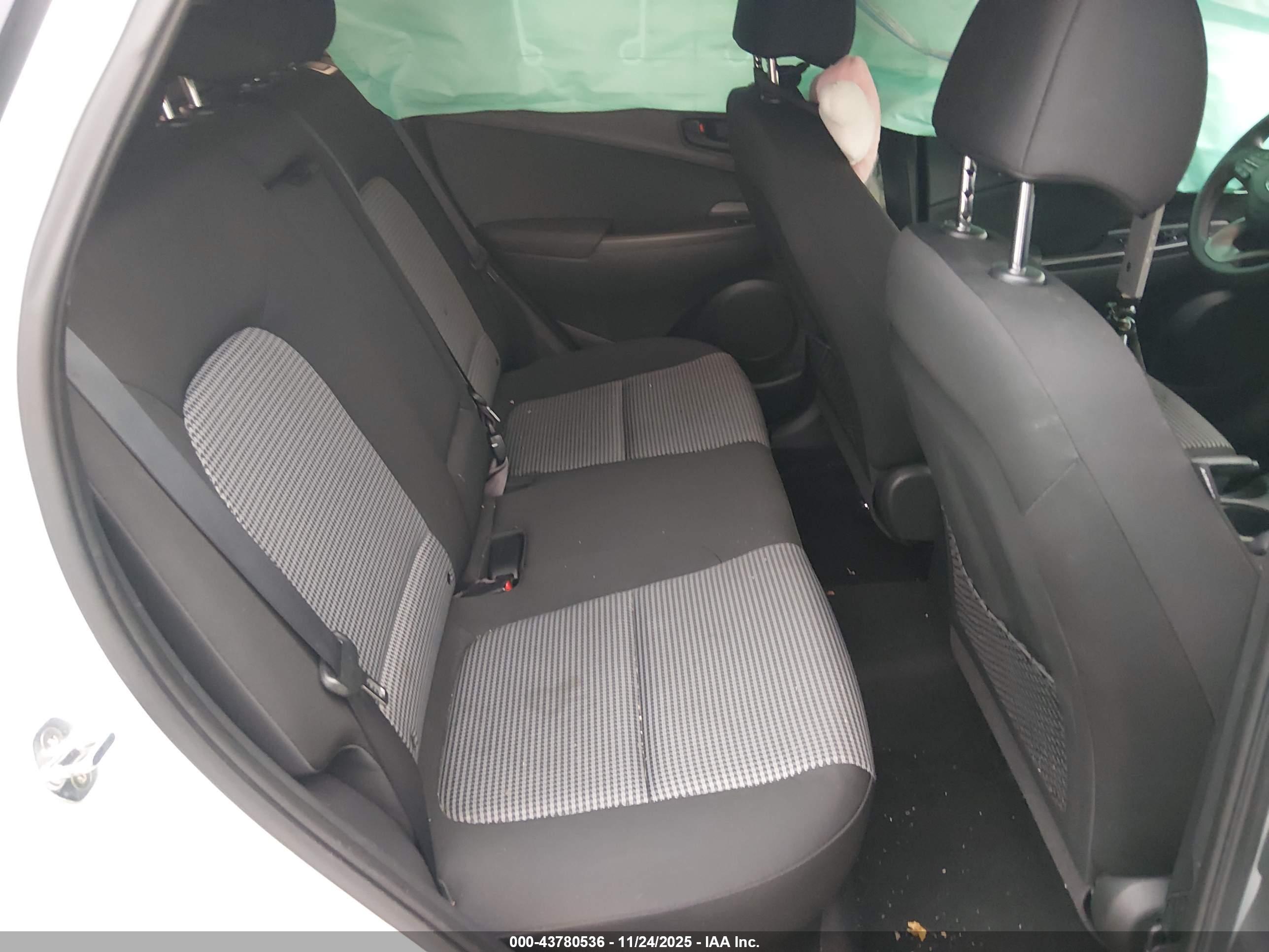 HYUNDAI KONA image 8